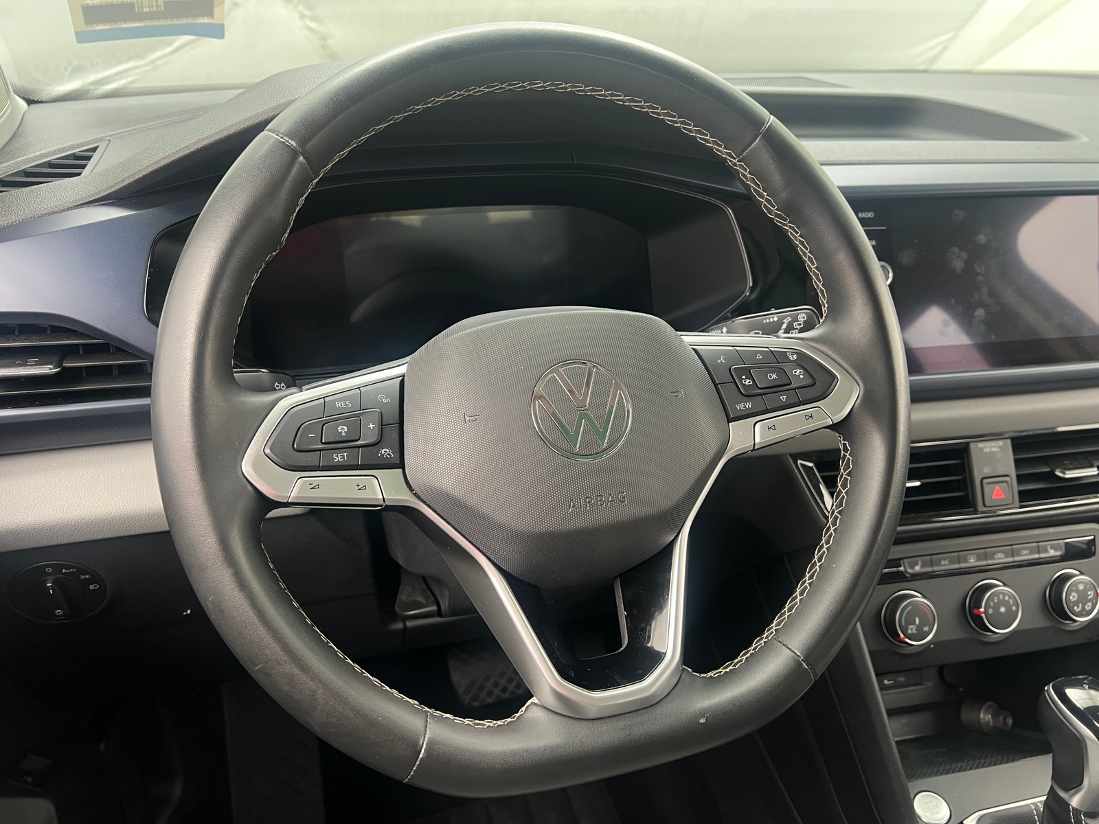 Thumbnail: 2022 Volkswagen Taos - 4