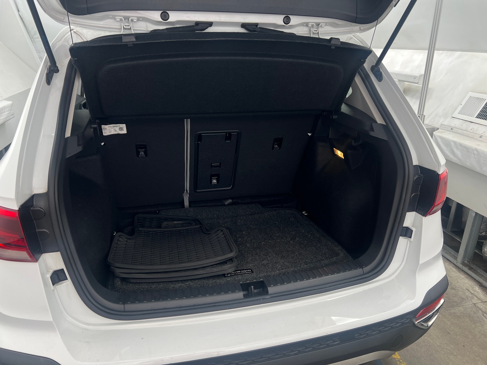 Thumbnail: 2022 Volkswagen Taos - 6