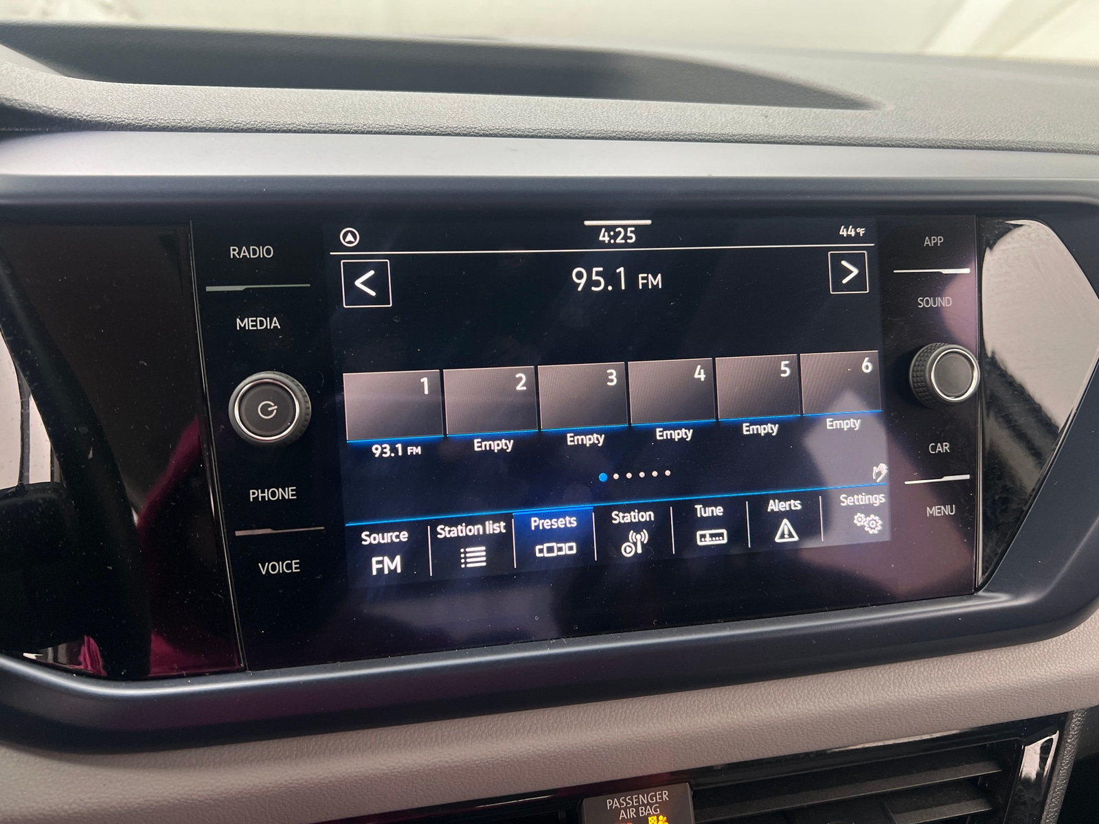 Thumbnail: 2022 Volkswagen Taos - 3