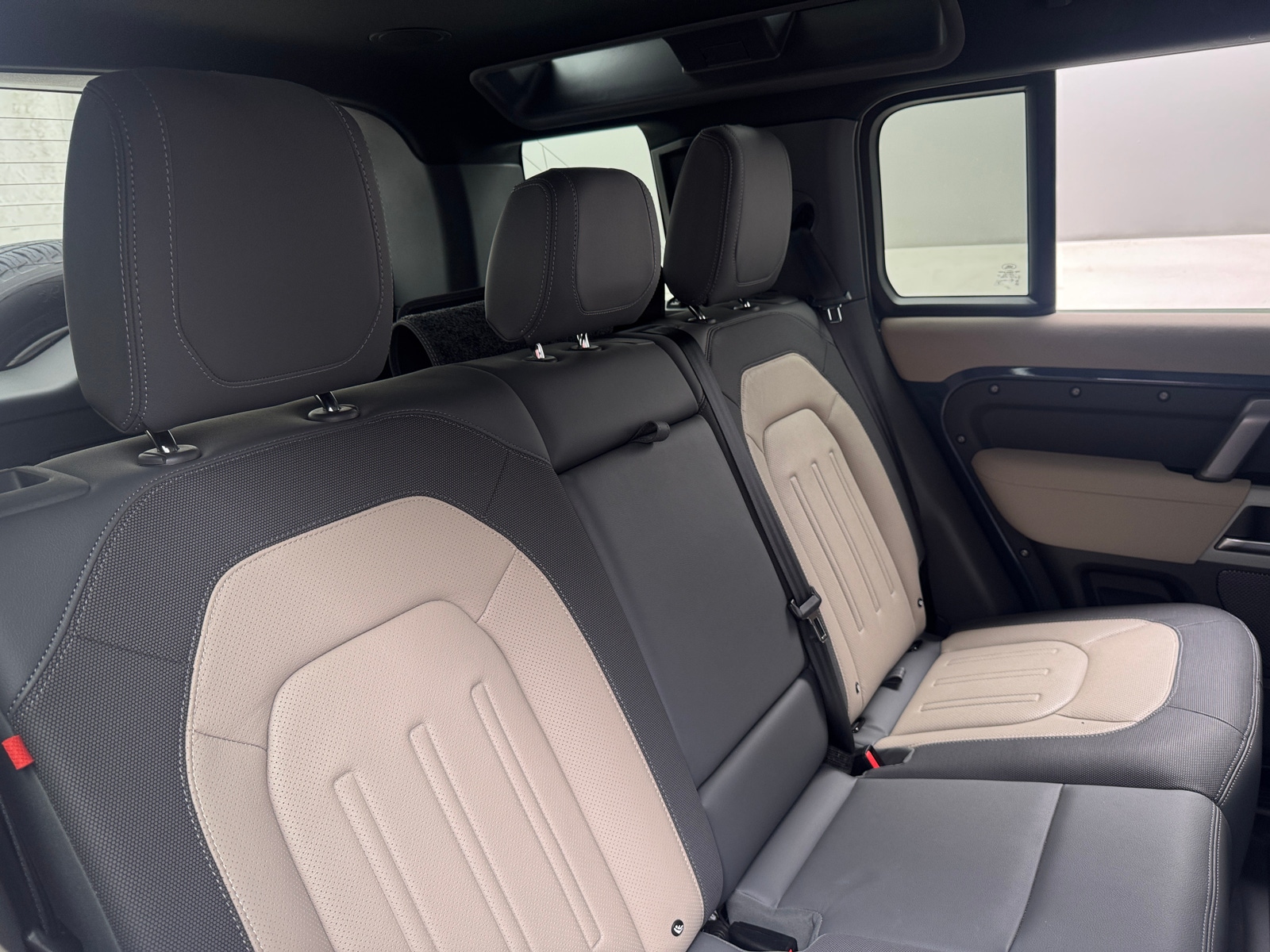 Thumbnail: 2022 Land Rover Defender - 5