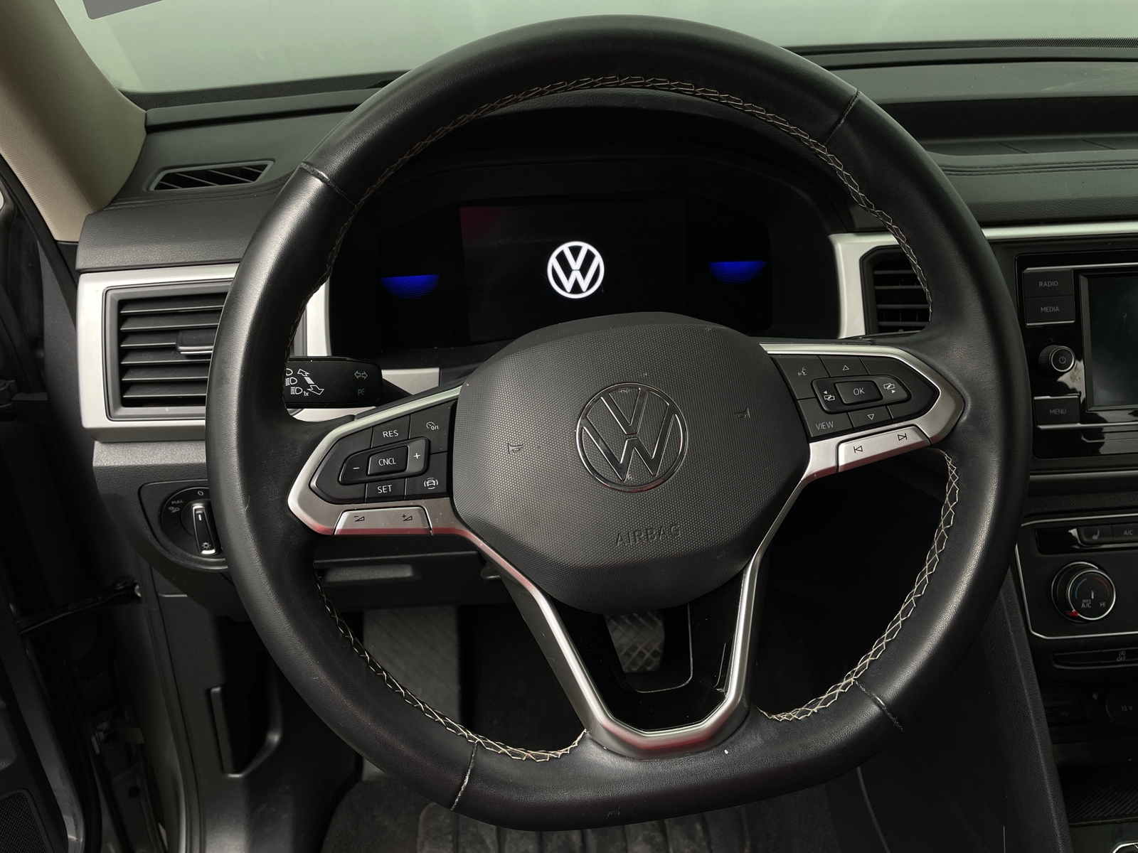 Thumbnail: 2022 Volkswagen Atlas - 4