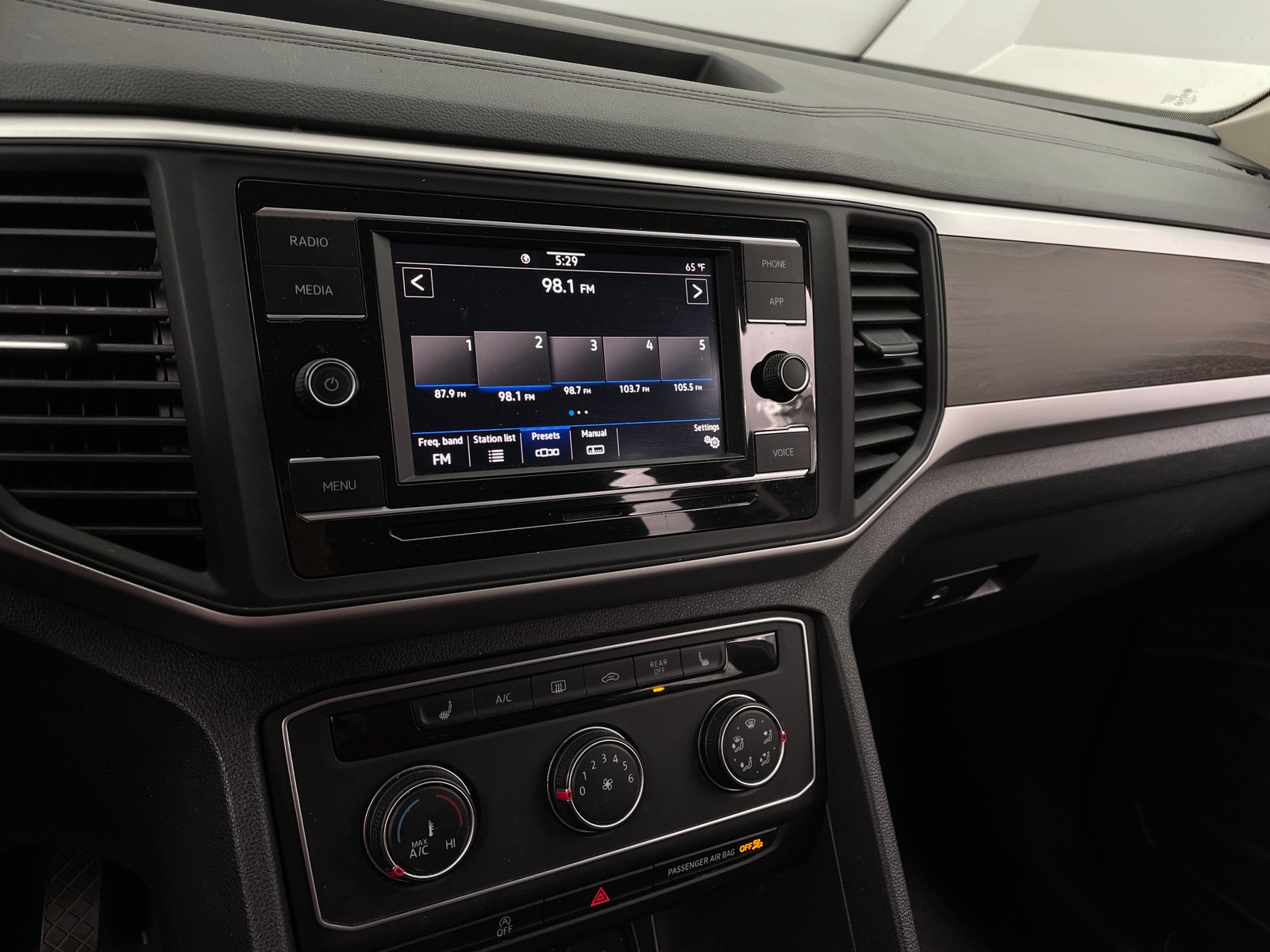 Thumbnail: 2022 Volkswagen Atlas - 3