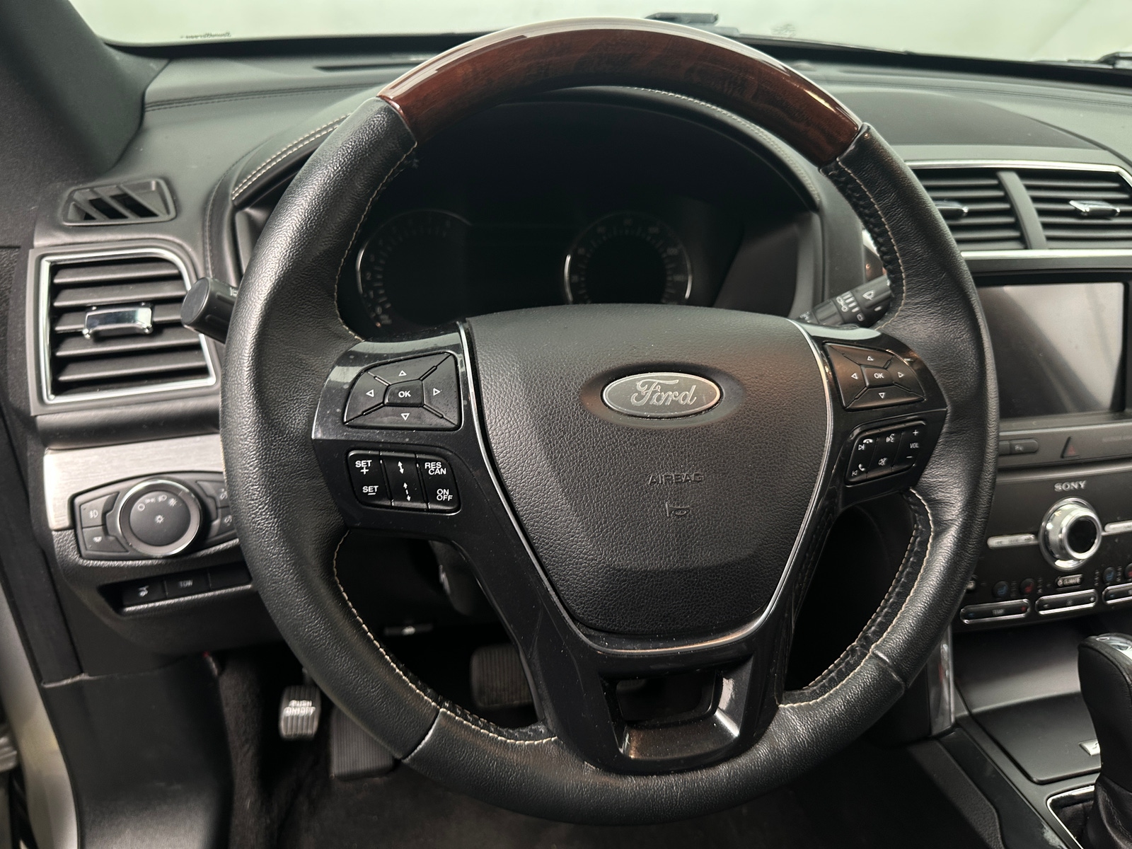 Thumbnail: 2019 Ford Explorer - 4