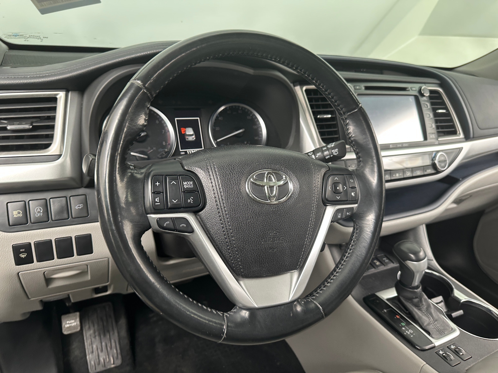 Thumbnail: 2017 Toyota Highlander - 4