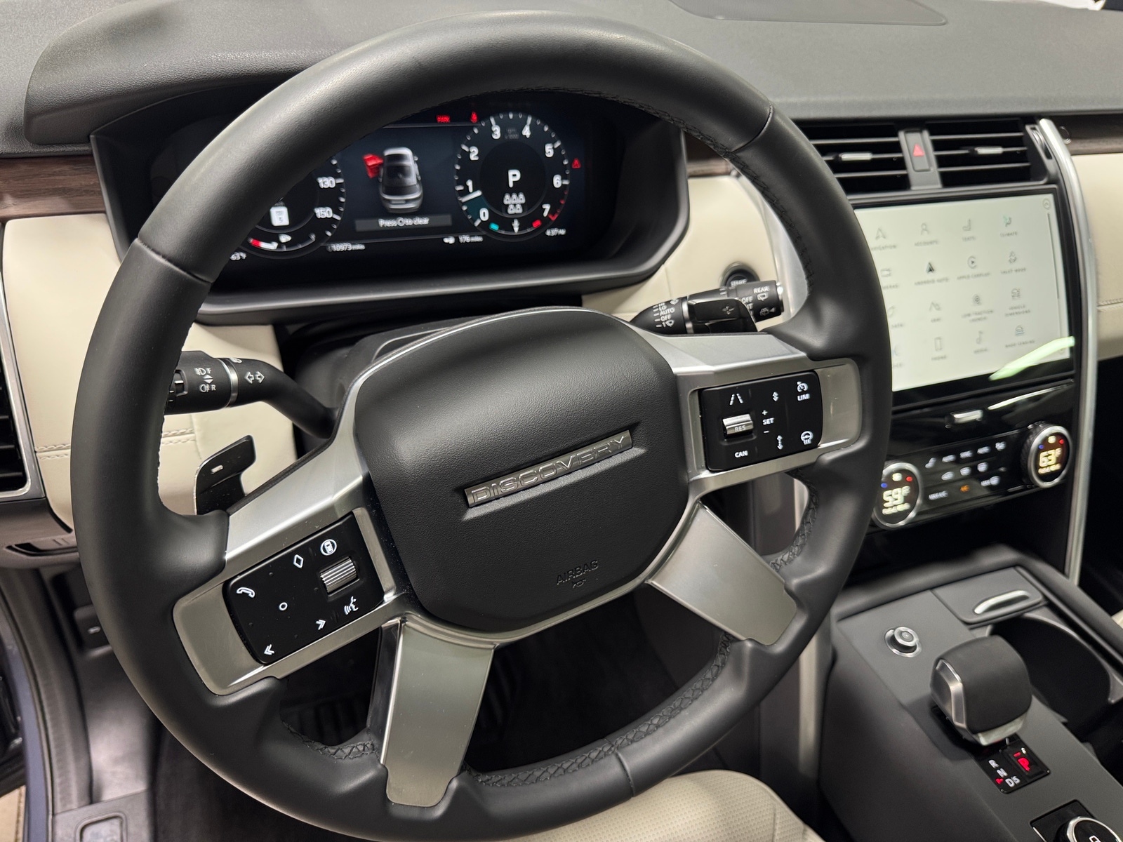 Thumbnail: 2025 Land Rover Discovery - 4