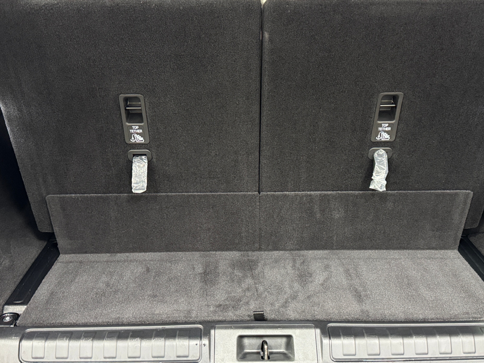 Thumbnail: 2025 Land Rover Discovery - 6