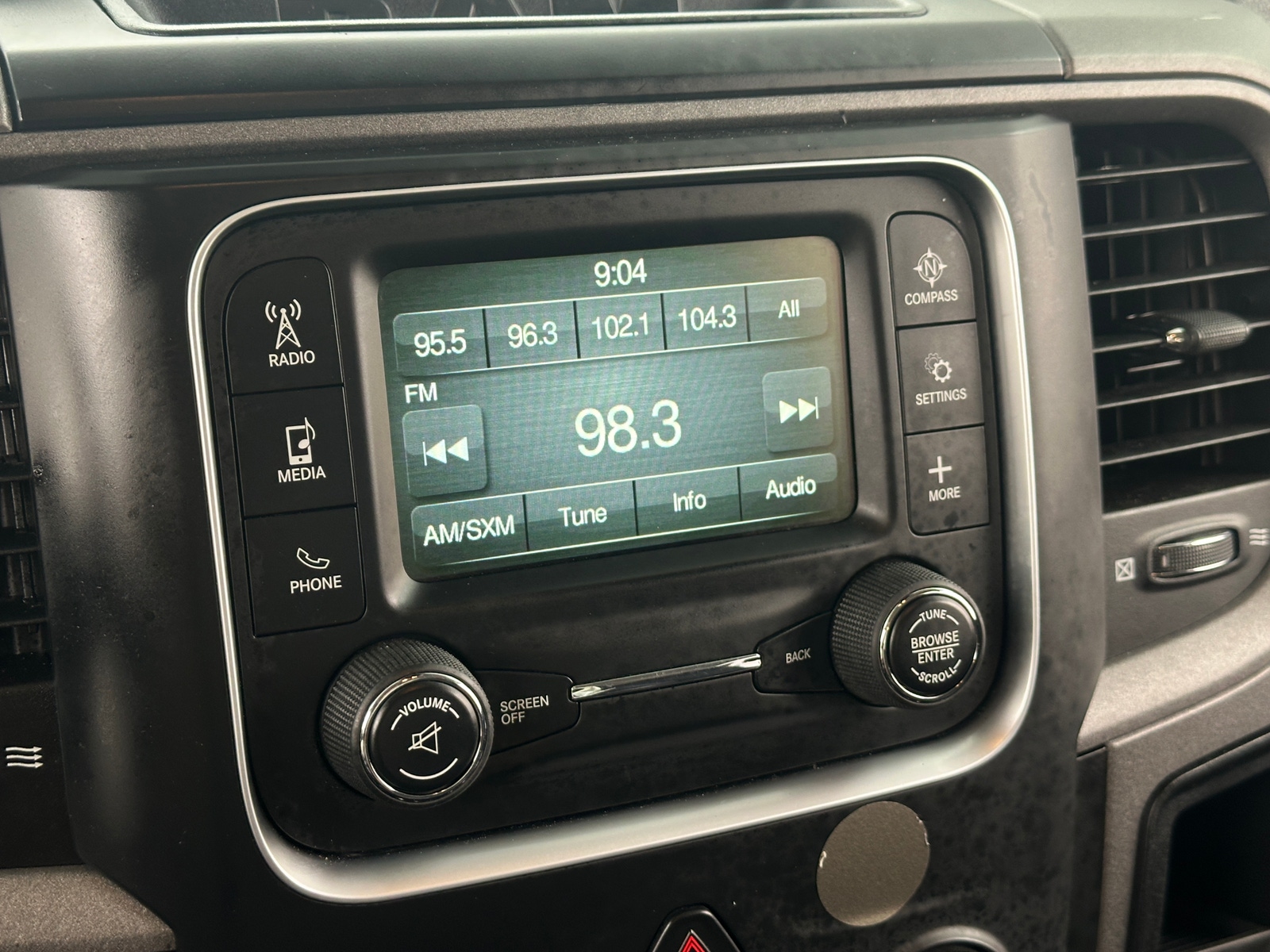 Thumbnail: 2019 RAM 1500 Classic - 4