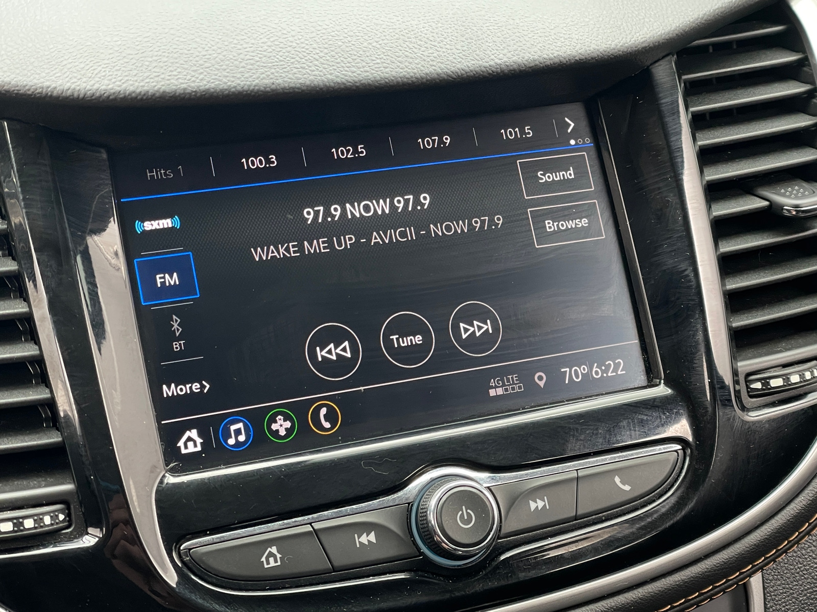 Thumbnail: 2022 Chevrolet Trax - 3