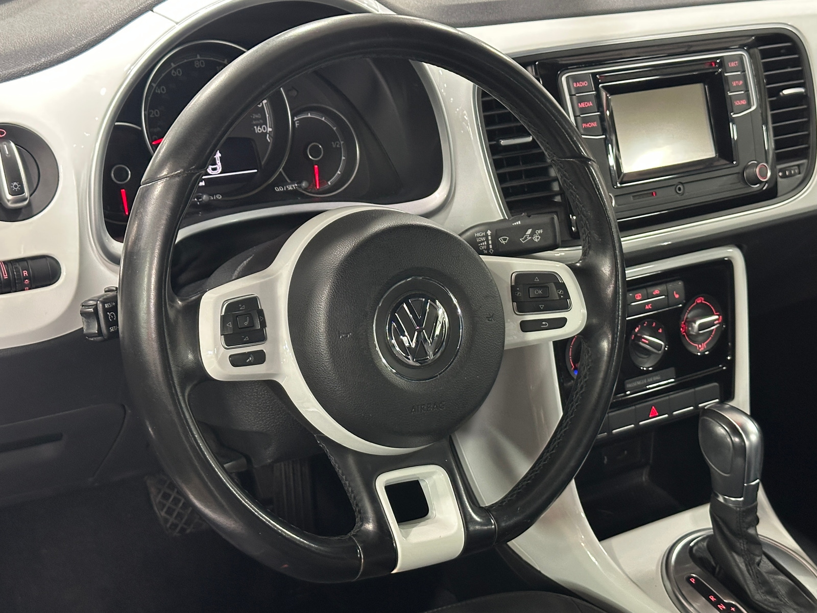 Thumbnail: 2018 Volkswagen Beetle - 5