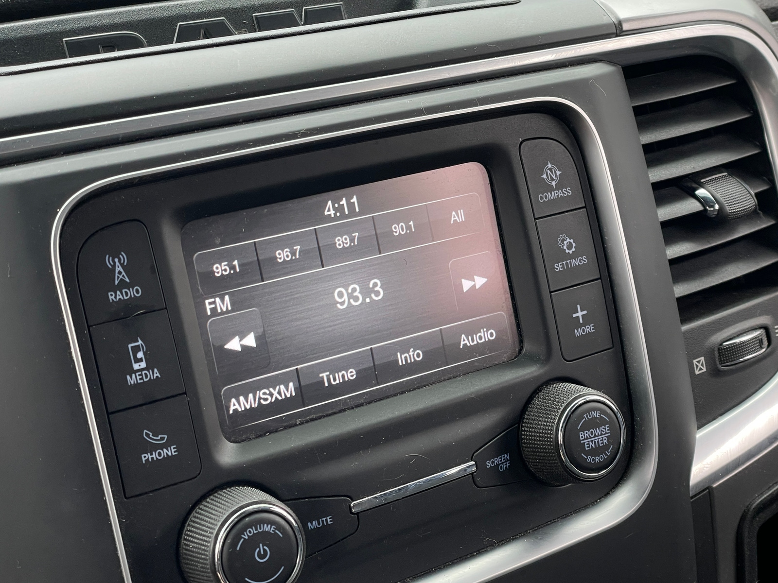 Thumbnail: 2021 RAM 1500 Classic - 4