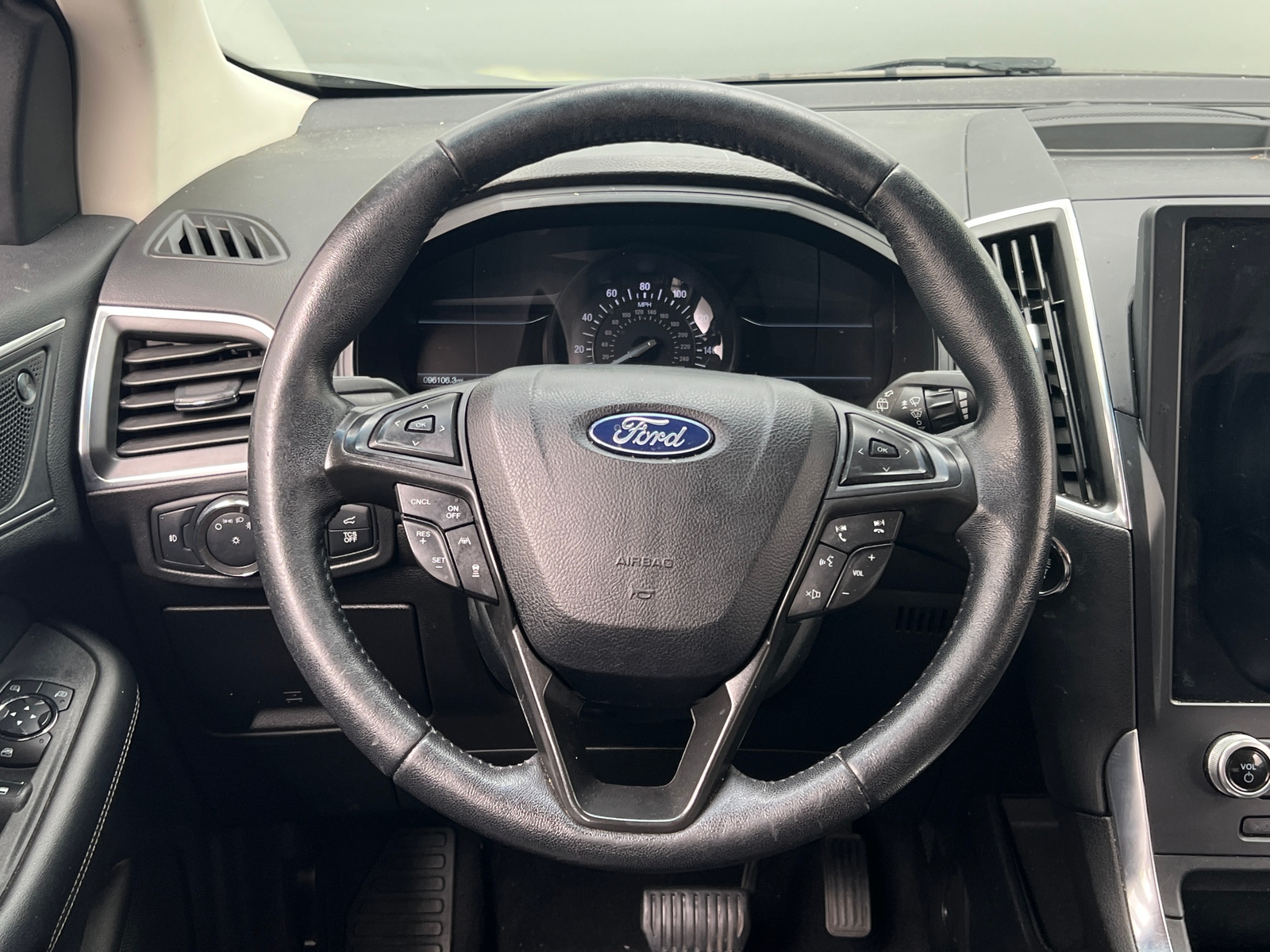 Thumbnail: 2022 Ford Edge - 4