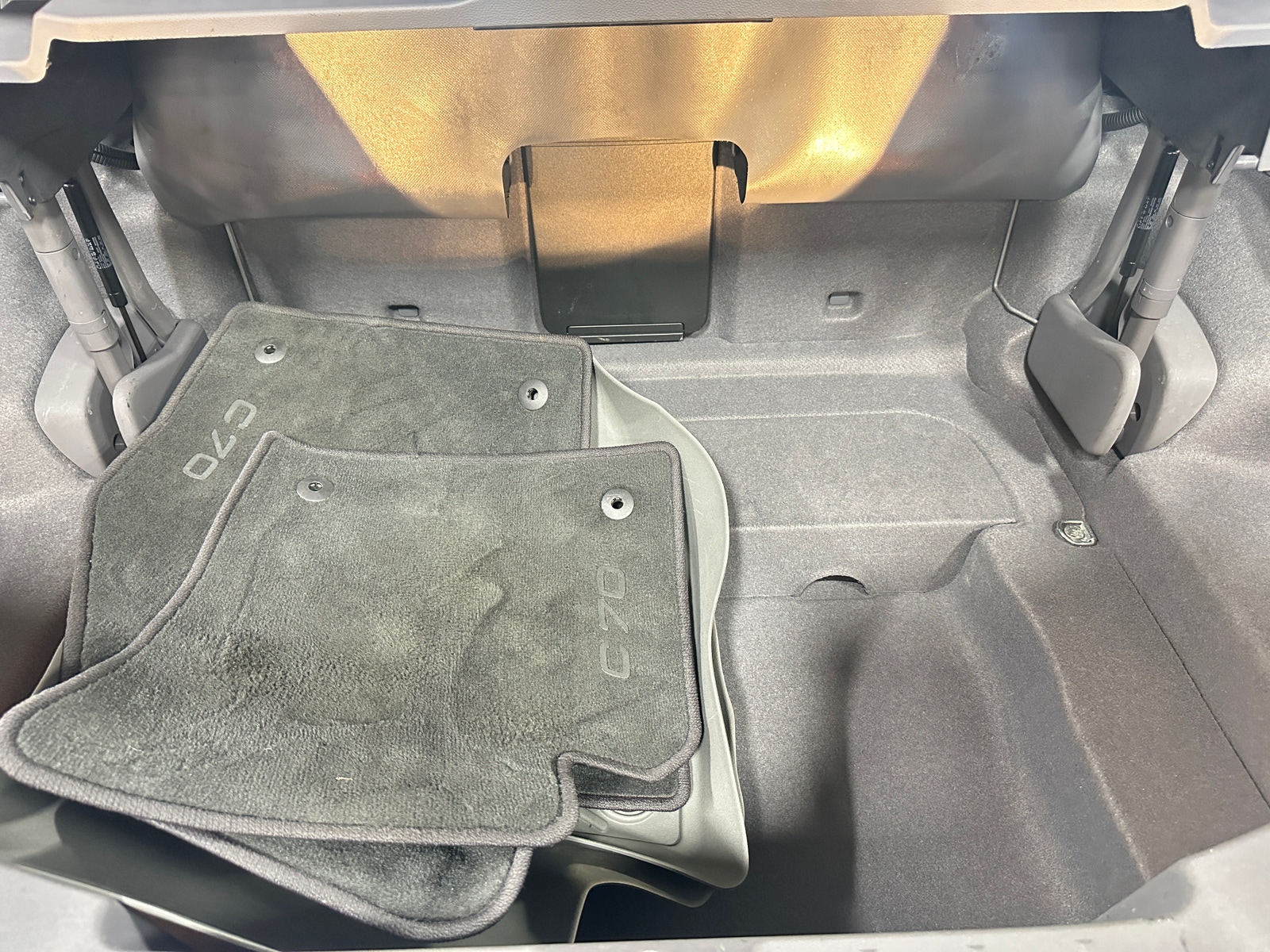 Thumbnail: 2013 Volvo C70 - 6