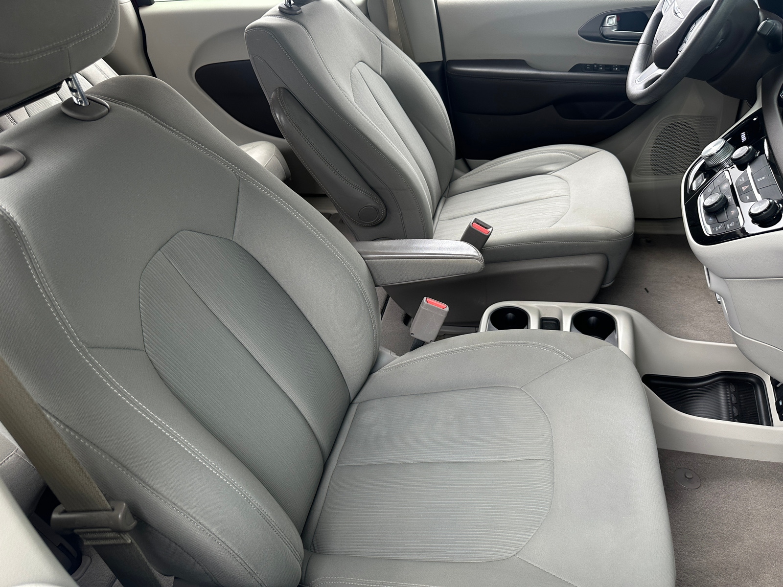 Thumbnail: 2017 Chrysler Pacifica - 2