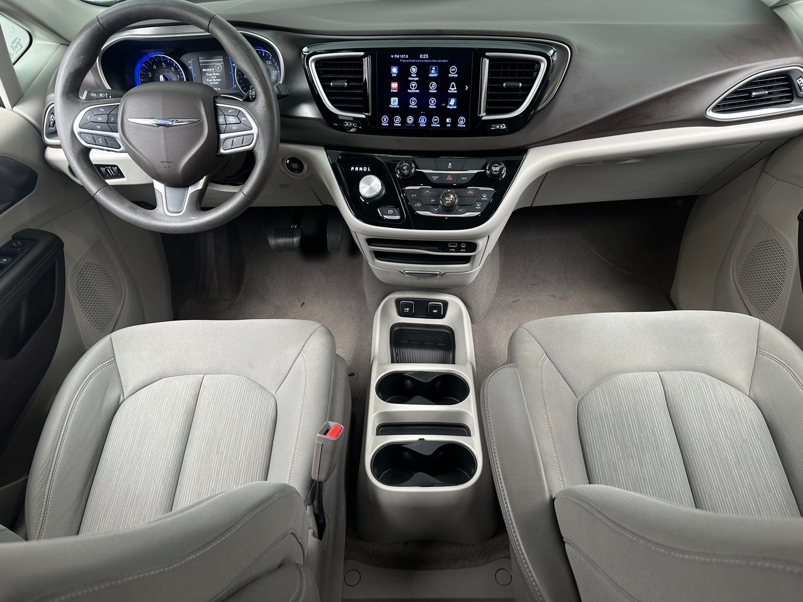 Thumbnail: 2017 Chrysler Pacifica - 3