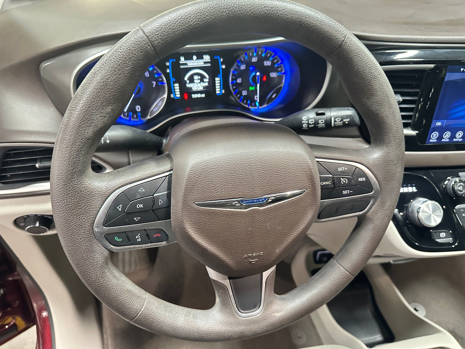 Thumbnail: 2017 Chrysler Pacifica - 5