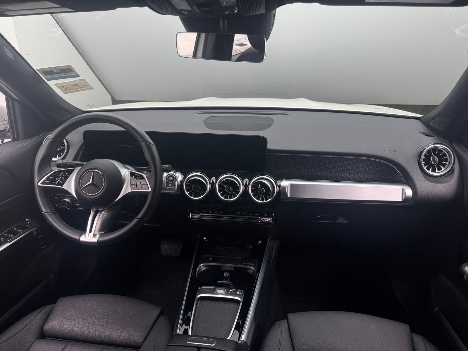 Thumbnail: 2025 Mercedes-Benz GLB - 2