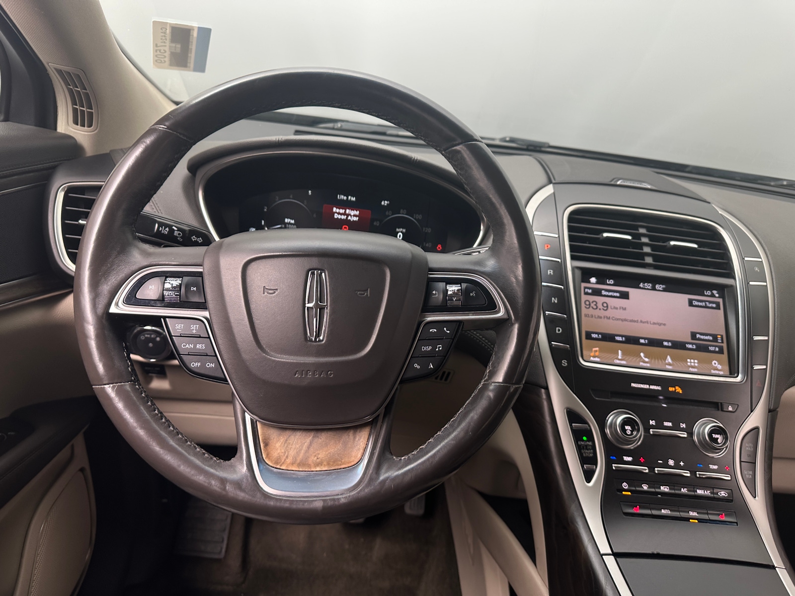Thumbnail: 2019 Lincoln Nautilus - 4