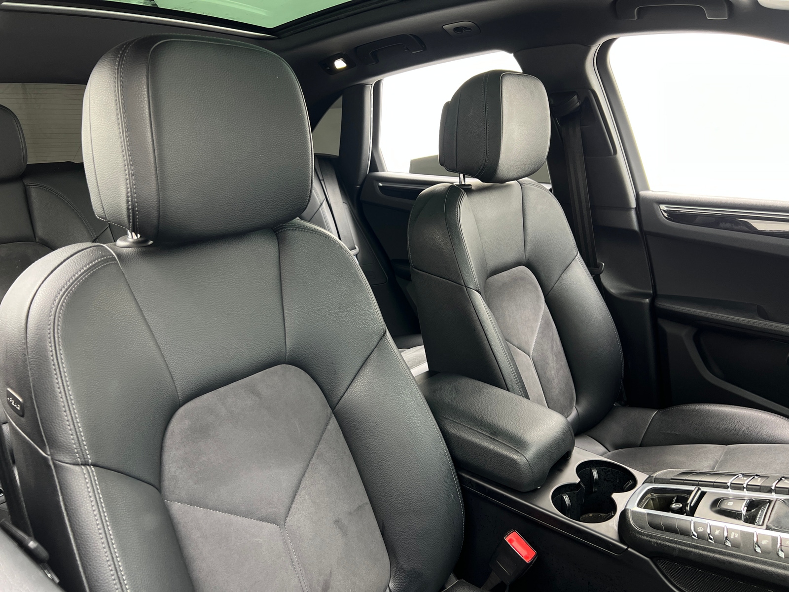 Thumbnail: 2018 Porsche Macan - 2