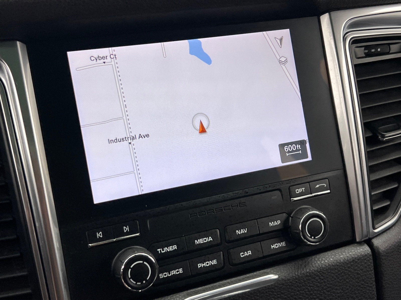 Thumbnail: 2018 Porsche Macan - 4