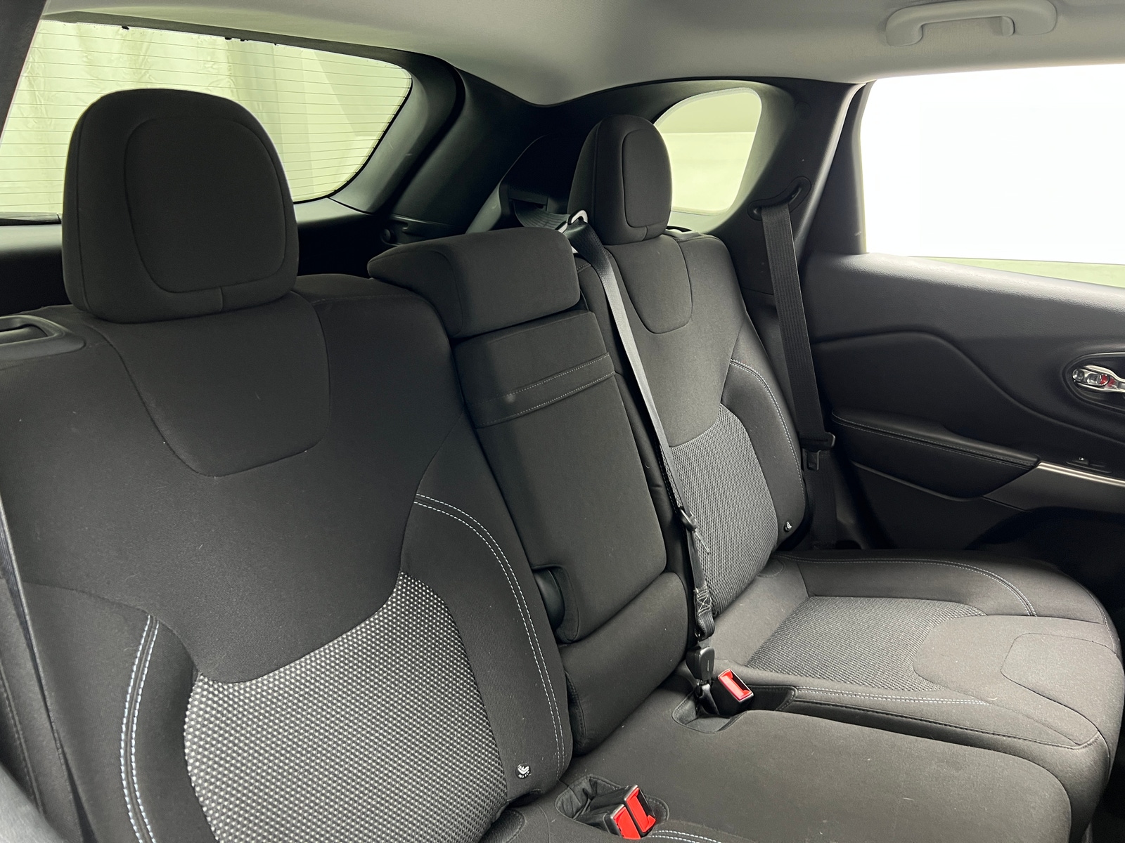 Thumbnail: 2019 Jeep Cherokee - 6