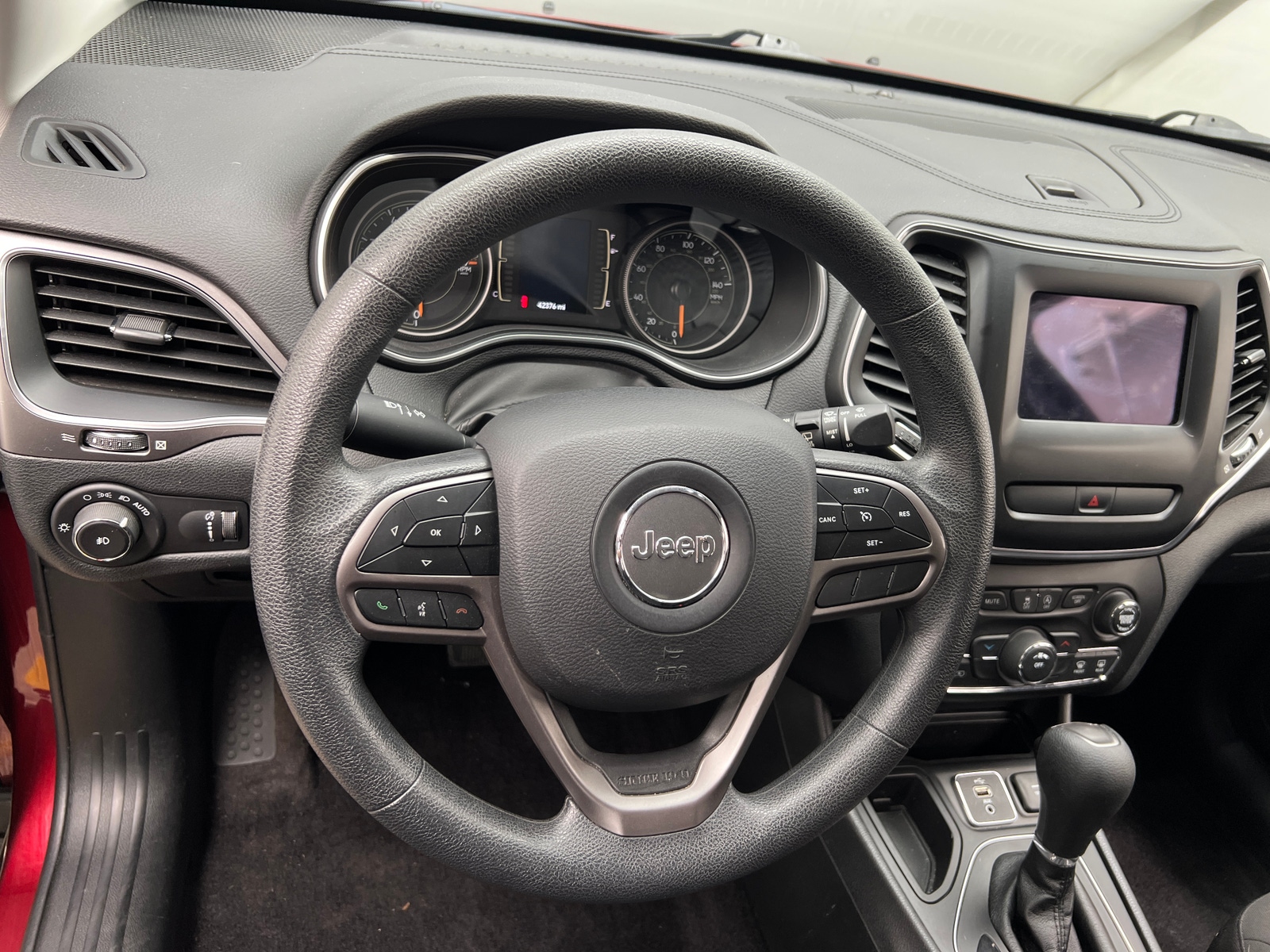 Thumbnail: 2019 Jeep Cherokee - 5