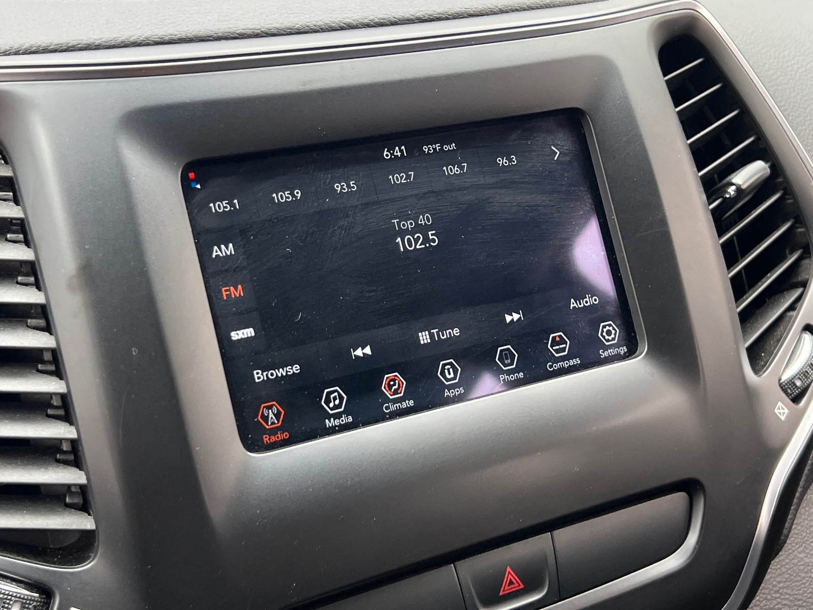 Thumbnail: 2019 Jeep Cherokee - 4