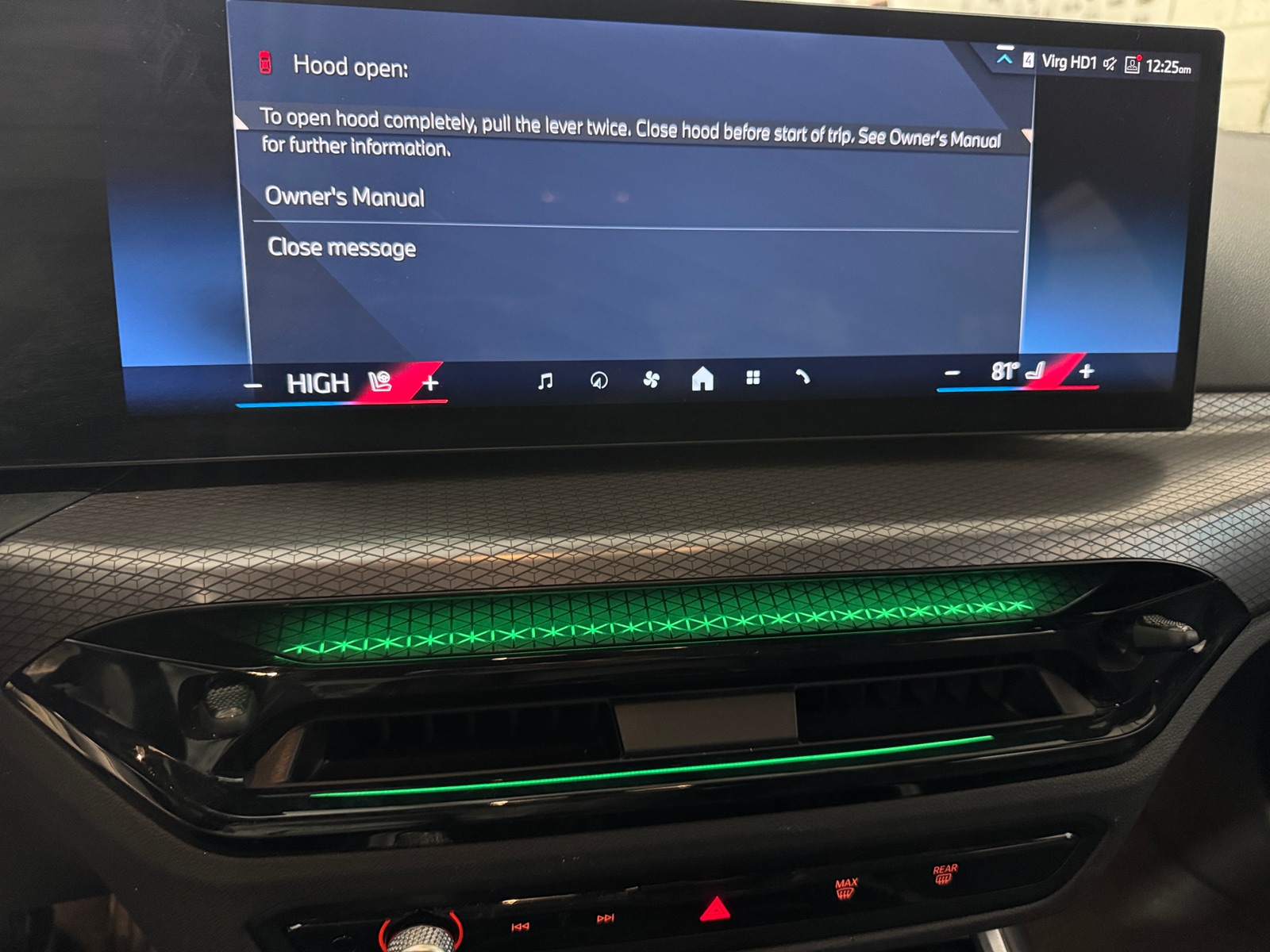 Thumbnail: 2025 BMW 3 Series - 3