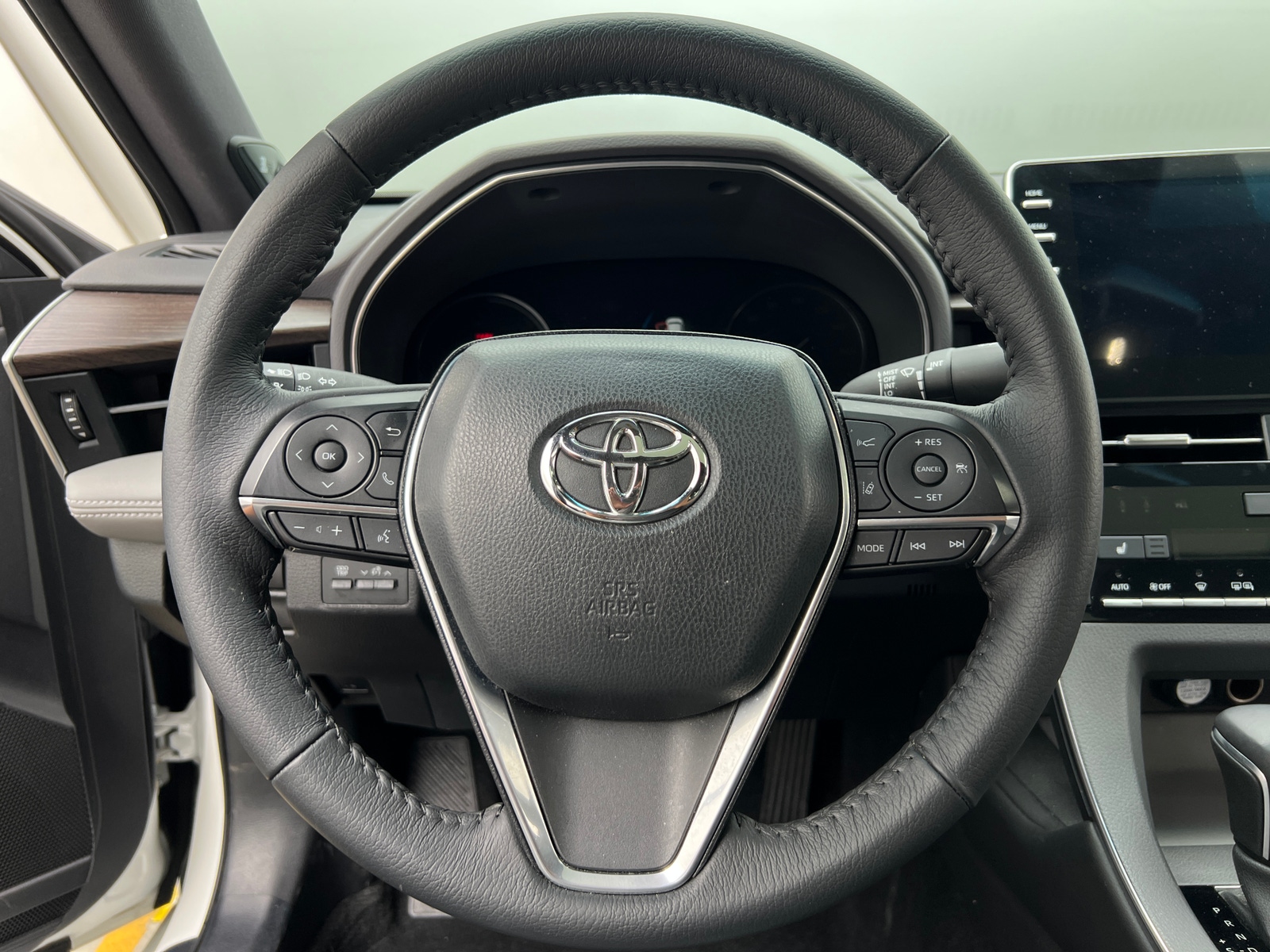 Thumbnail: 2022 Toyota Avalon - 4