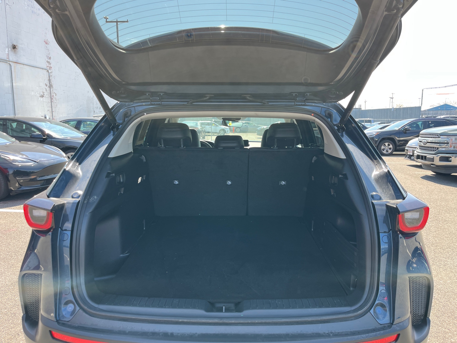 Thumbnail: 2025 Mazda CX-50 - 6