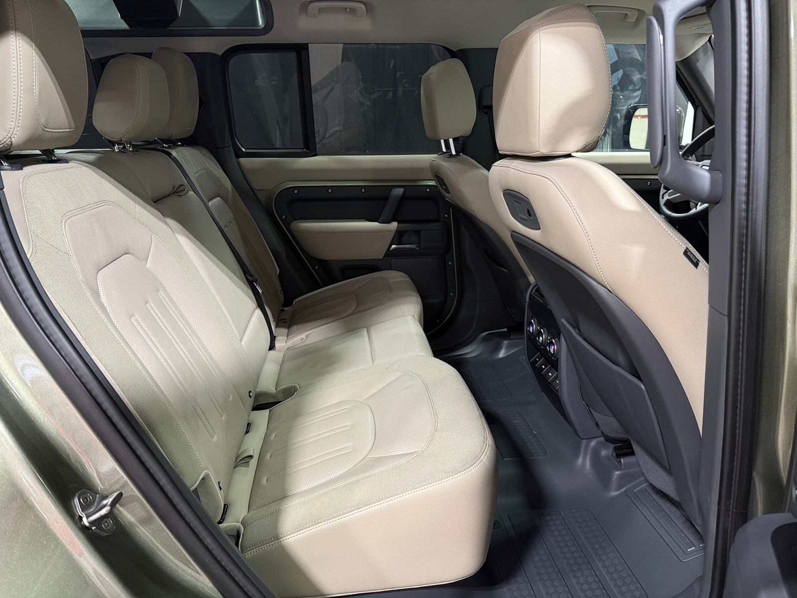 Thumbnail: 2020 Land Rover Defender - 5