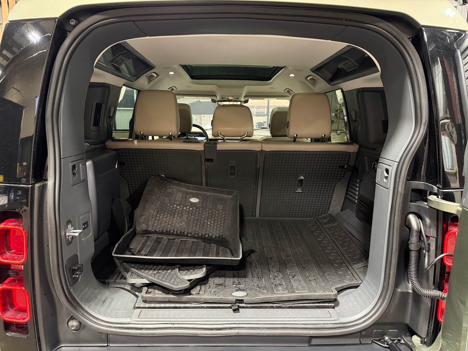 Thumbnail: 2020 Land Rover Defender - 6