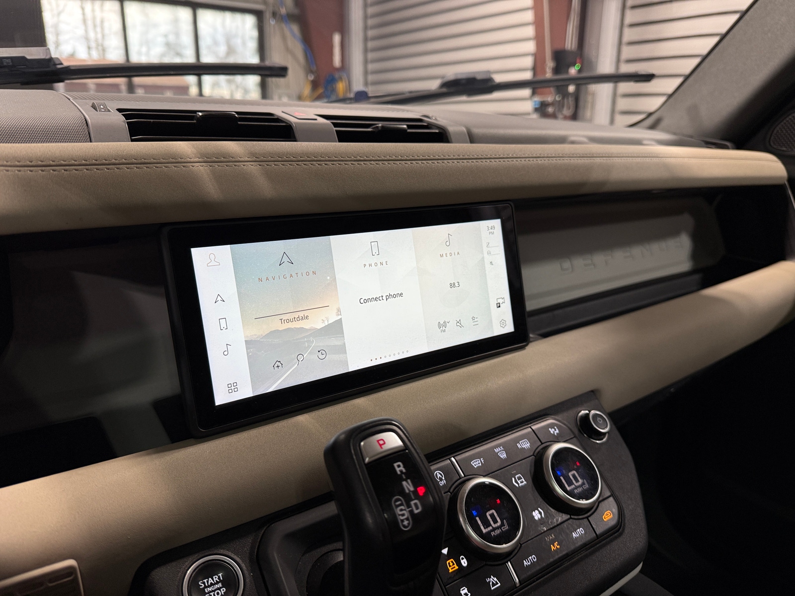 Thumbnail: 2020 Land Rover Defender - 3