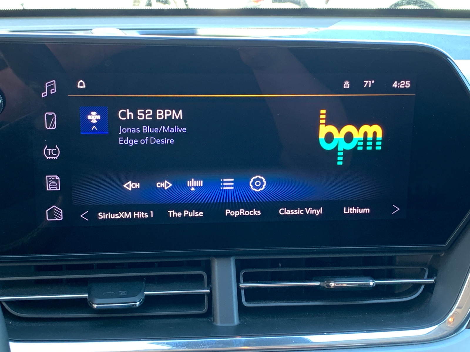 Thumbnail: 2025 Chevrolet Trax - 4