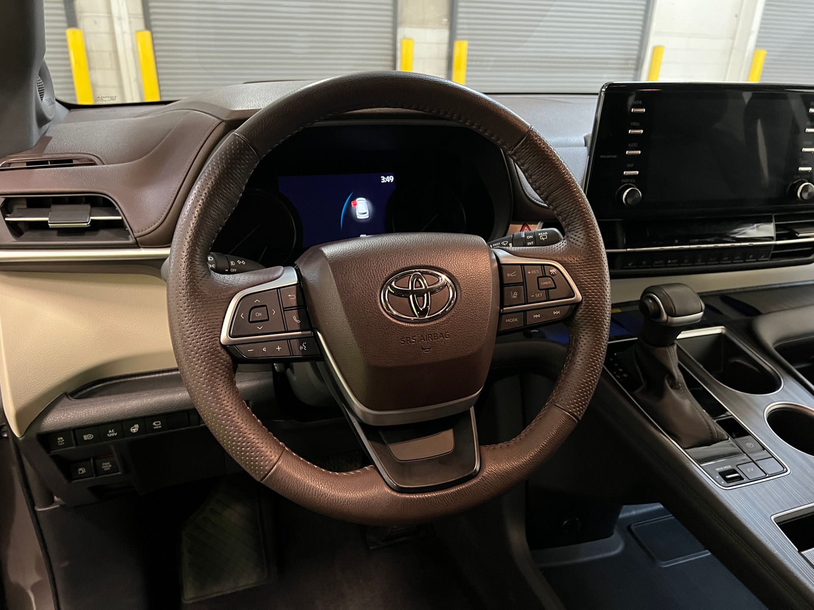 Thumbnail: 2023 Toyota Sienna - 4