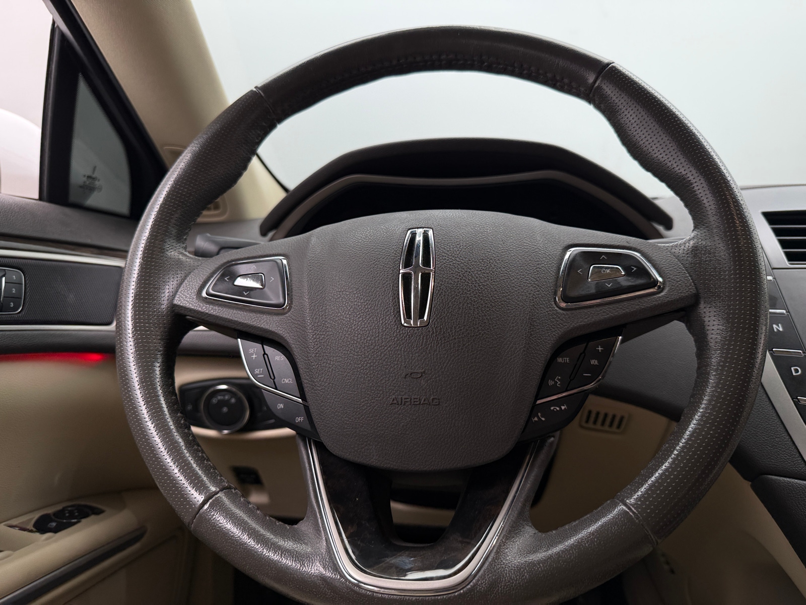 Thumbnail: 2014 Lincoln MKZ - 4