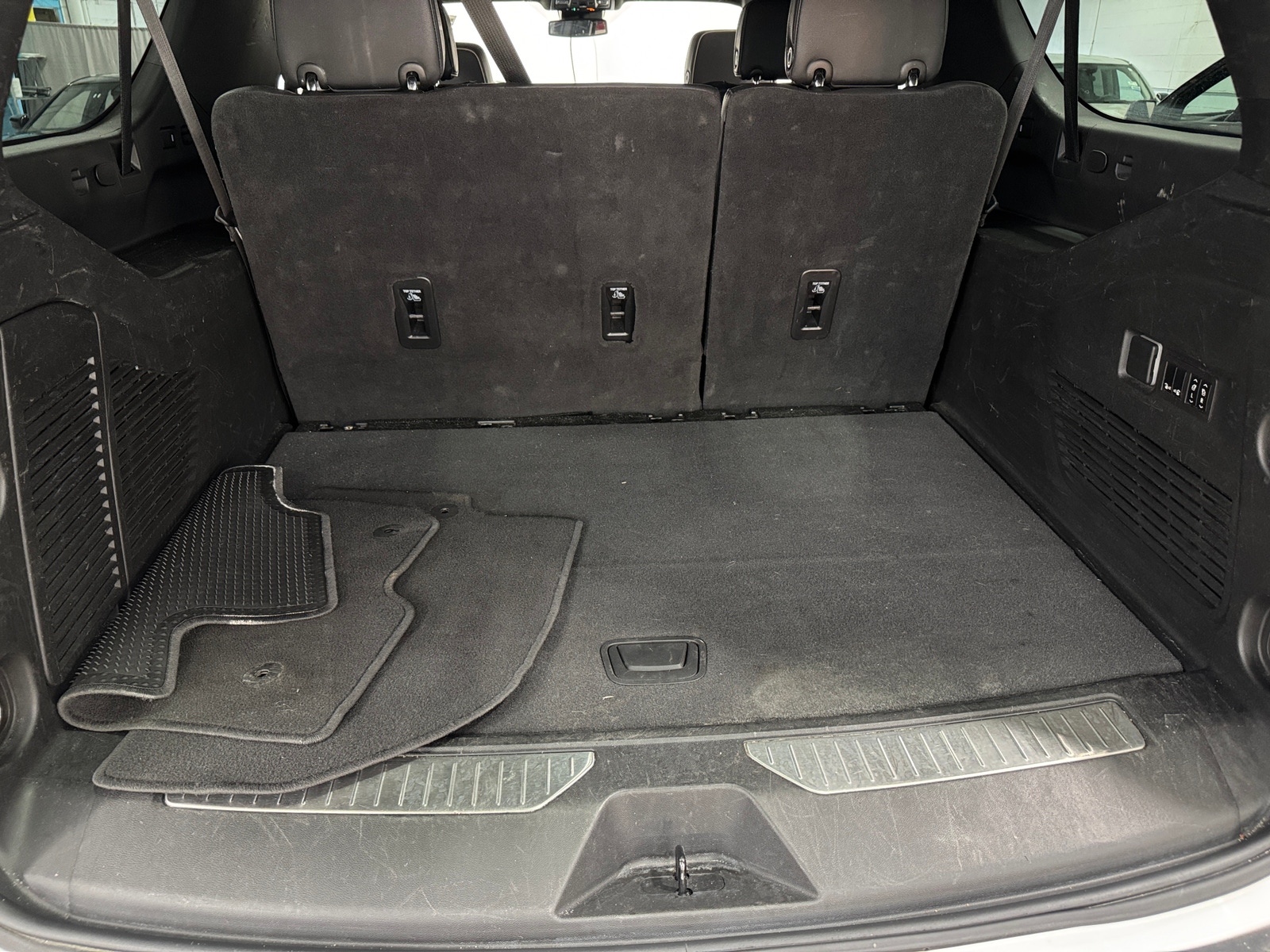 Thumbnail: 2023 Chevrolet Suburban - 6