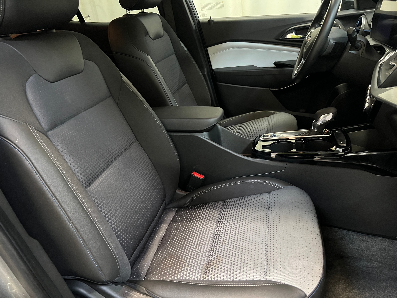 Thumbnail: 2025 Chevrolet Trax - 2