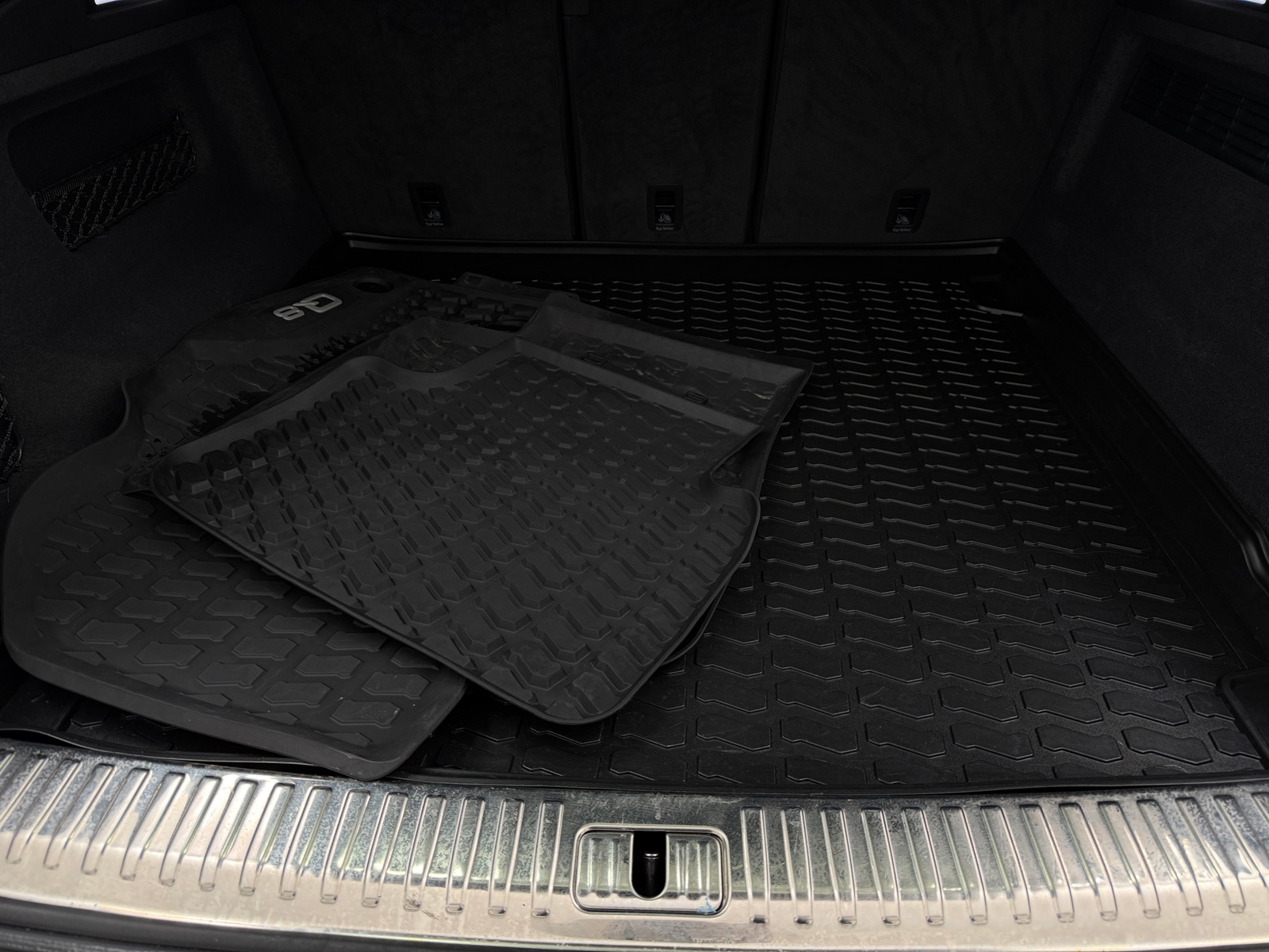 Thumbnail: 2023 Audi Q8 - 6