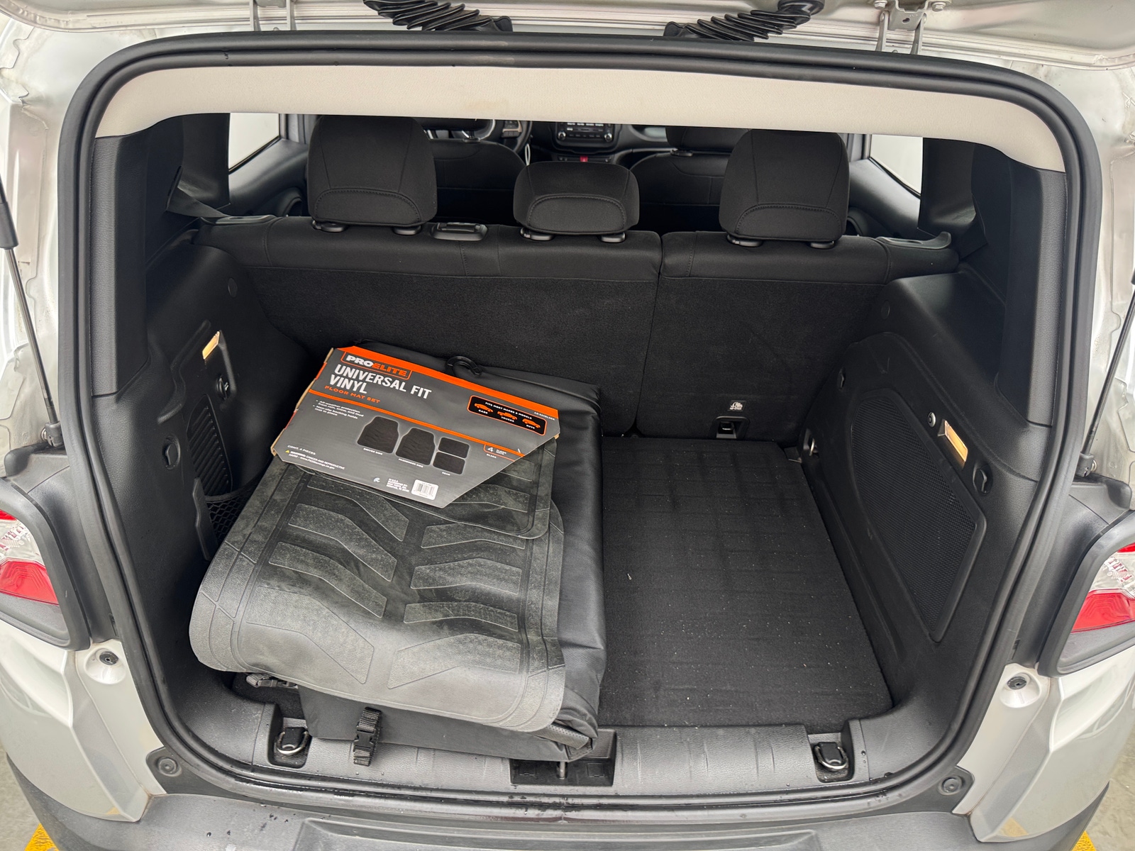 Thumbnail: 2016 Jeep Renegade - 7