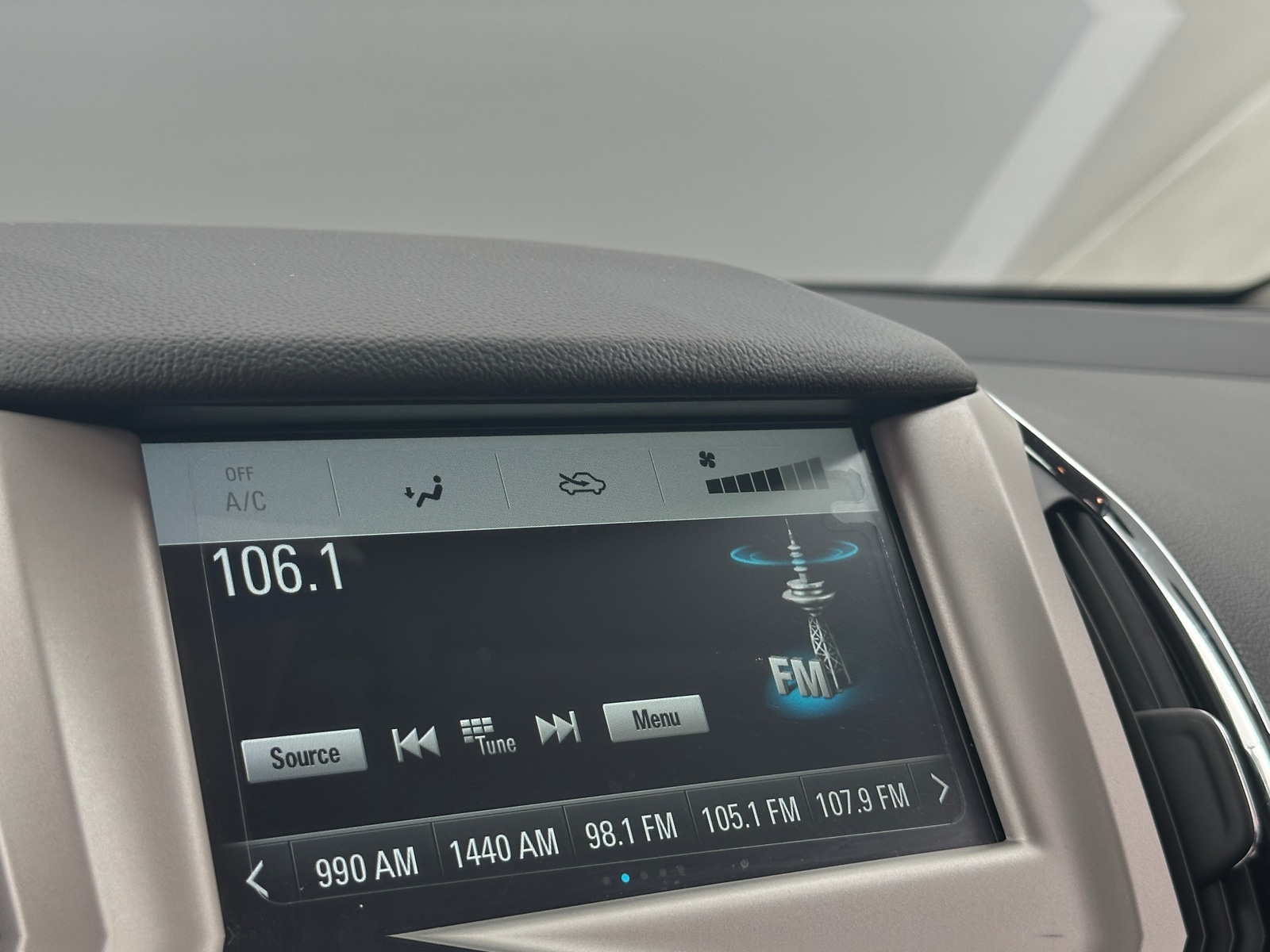 Thumbnail: 2018 Chevrolet Cruze - 4