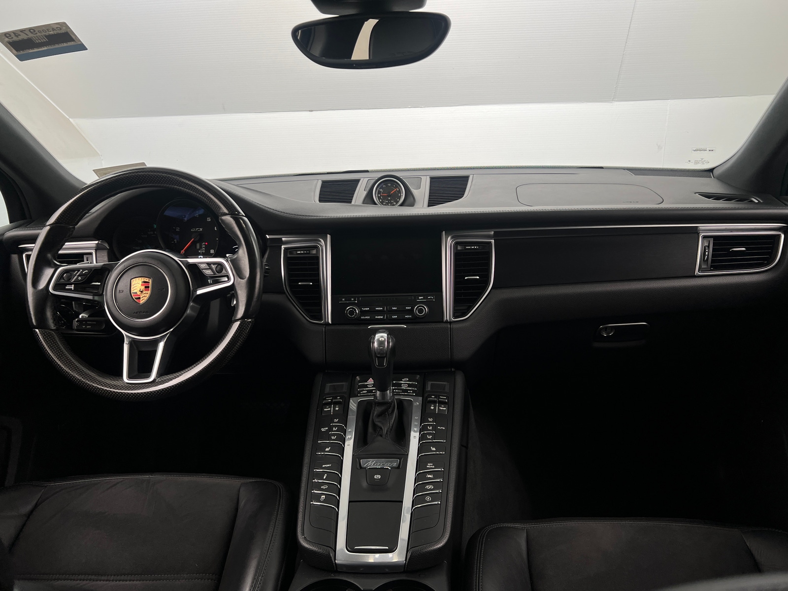 Thumbnail: 2018 Porsche Macan - 2