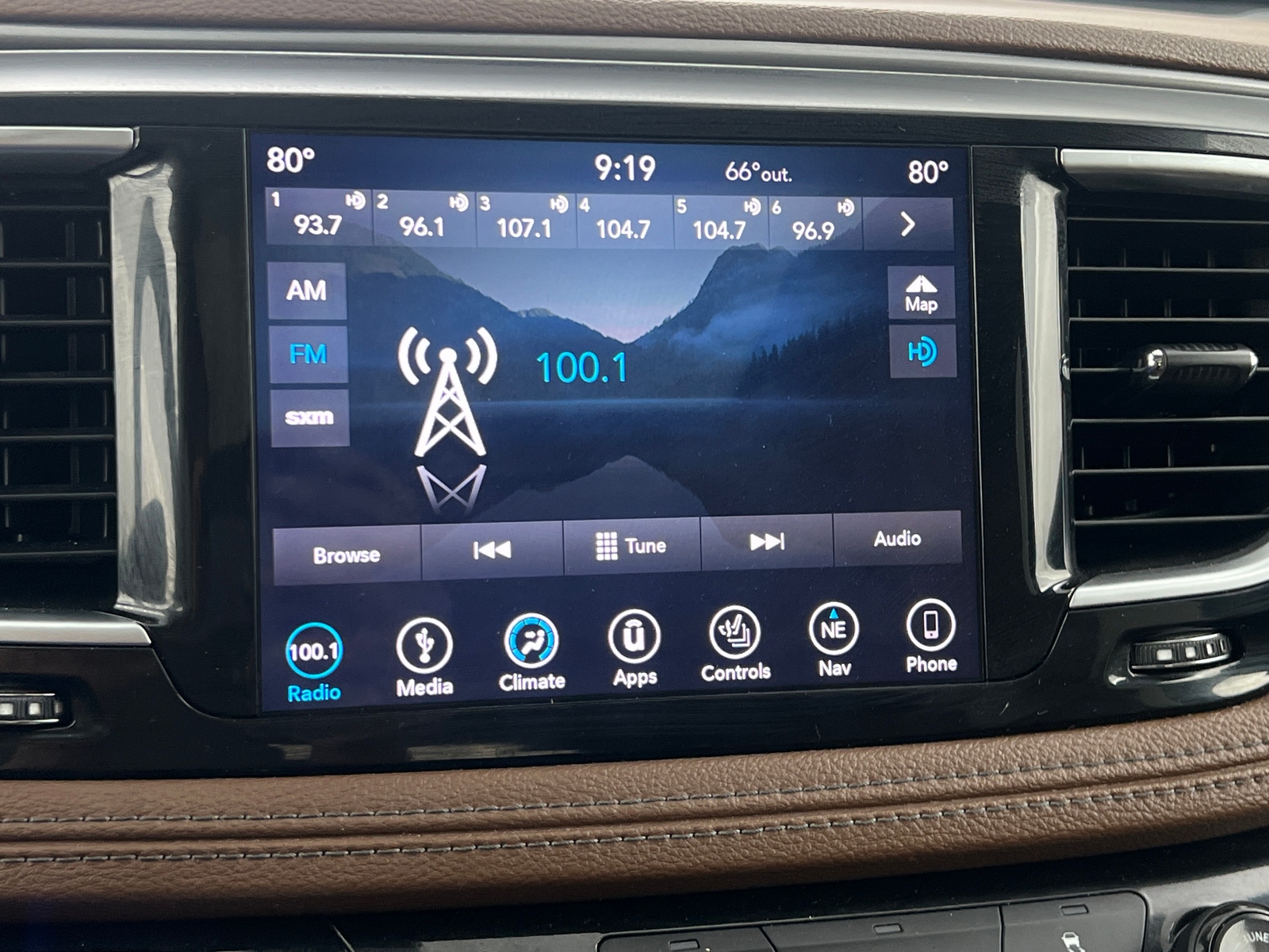 Thumbnail: 2019 Chrysler Pacifica - 3