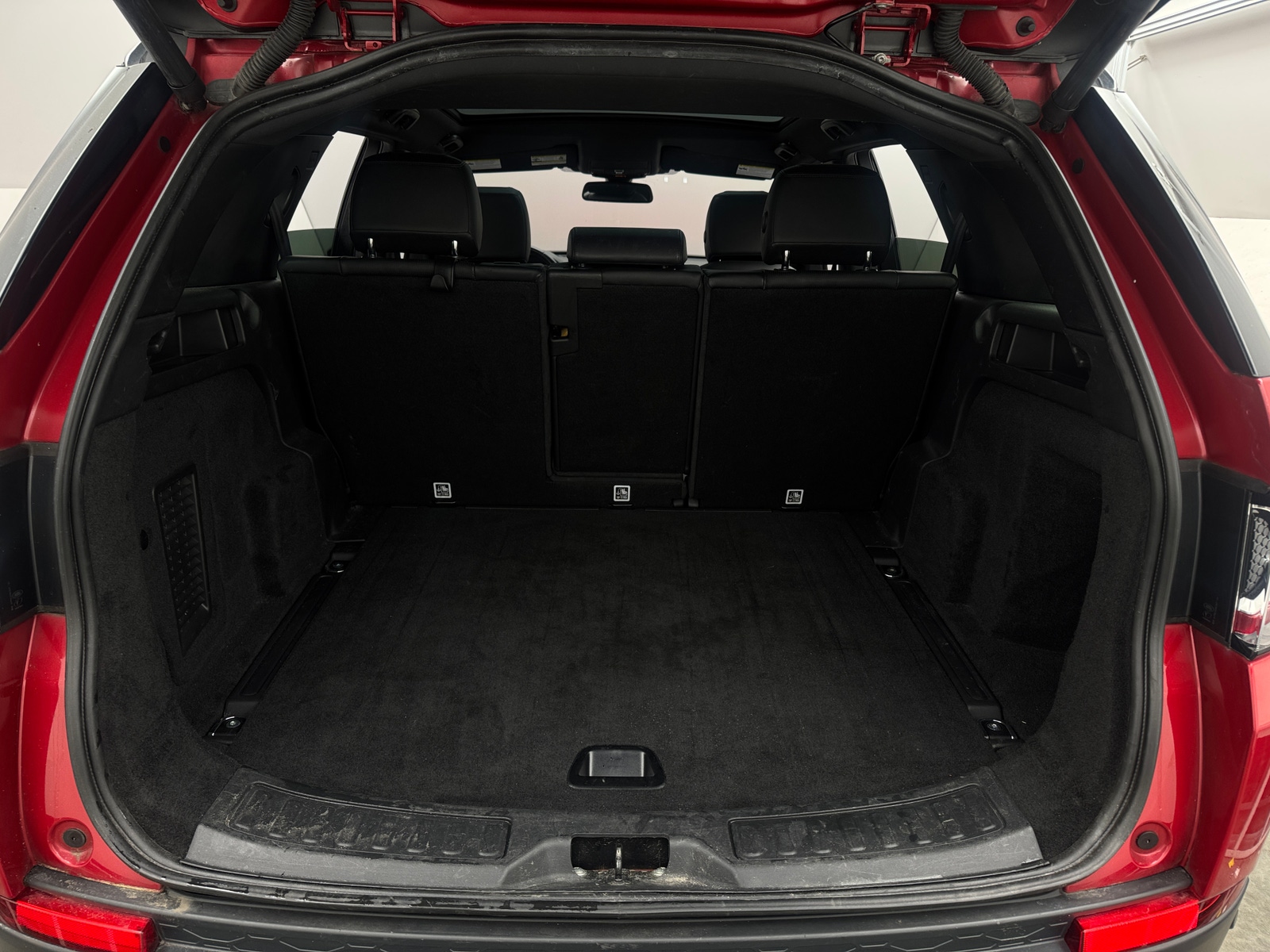 Thumbnail: 2019 Land Rover Discovery Sport - 6