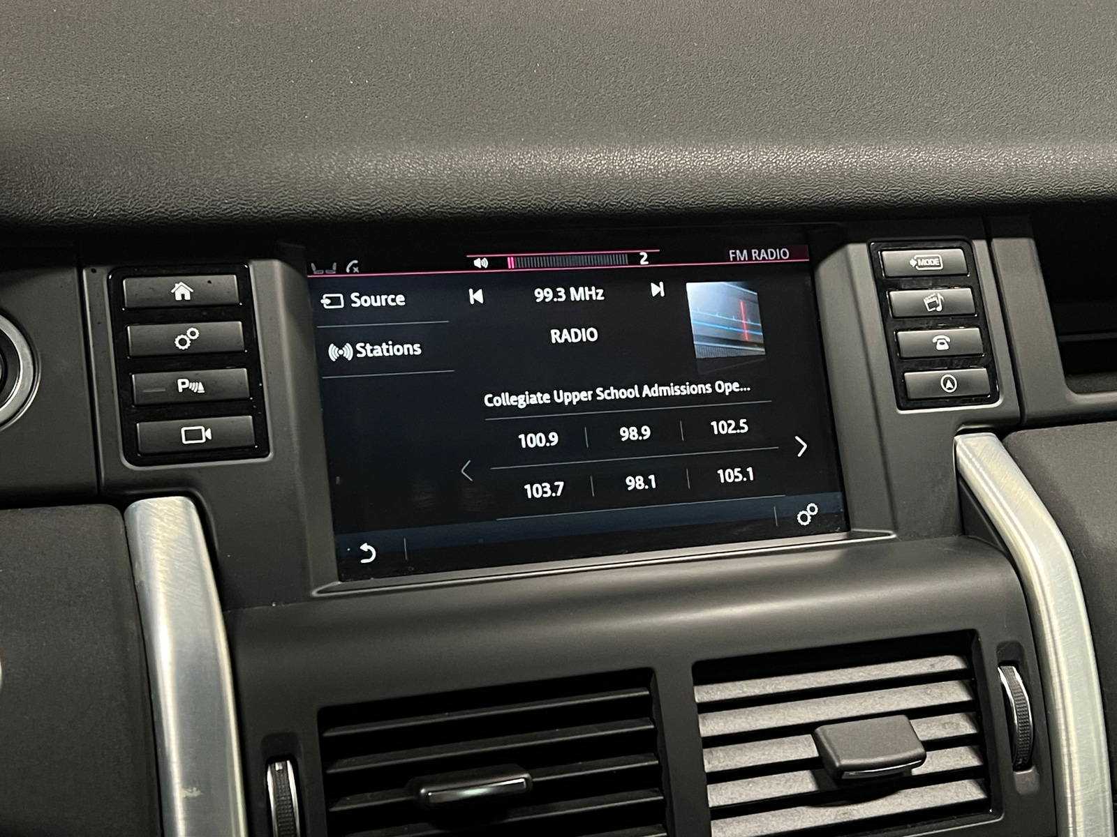 Thumbnail: 2019 Land Rover Discovery Sport - 3