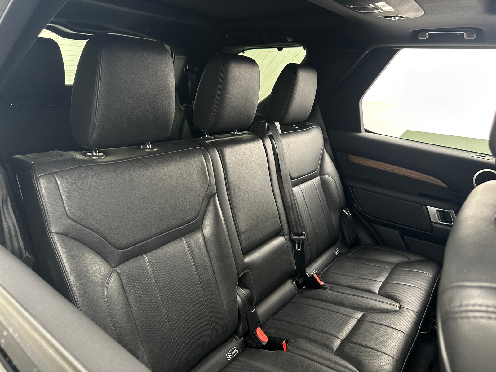 Thumbnail: 2019 Land Rover Discovery - 5