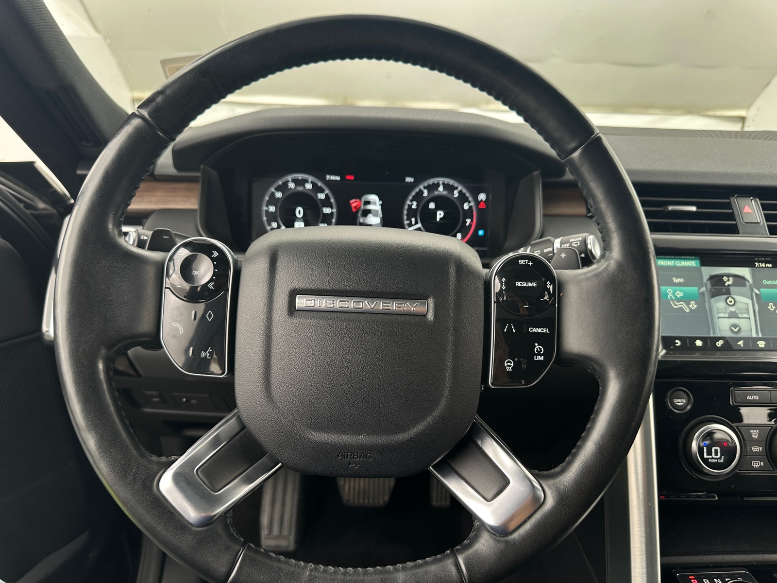 Thumbnail: 2019 Land Rover Discovery - 4