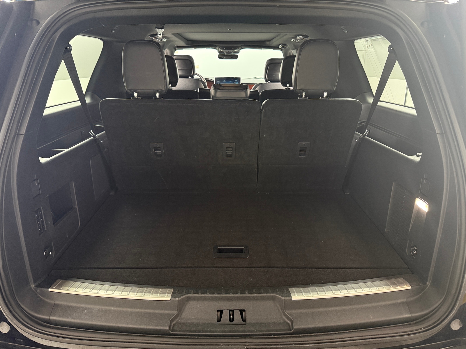 Thumbnail: 2023 Lincoln Navigator L - 6