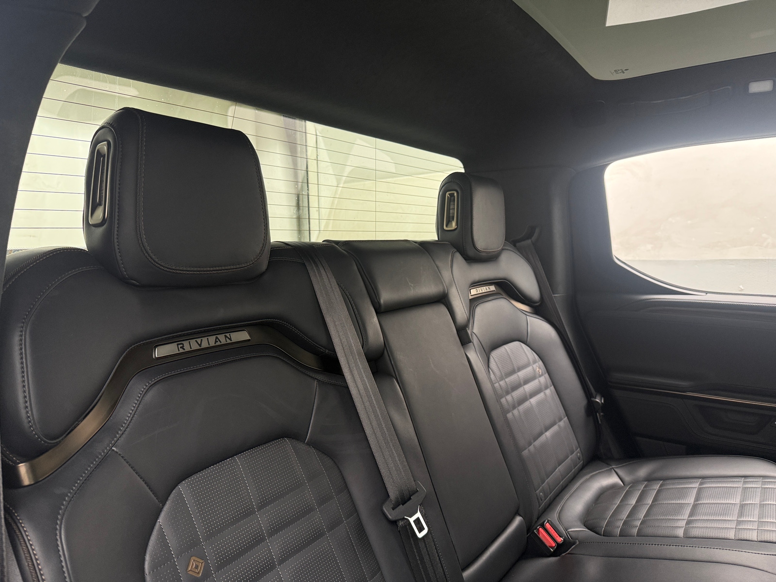 Thumbnail: 2025 Rivian R1T - 5