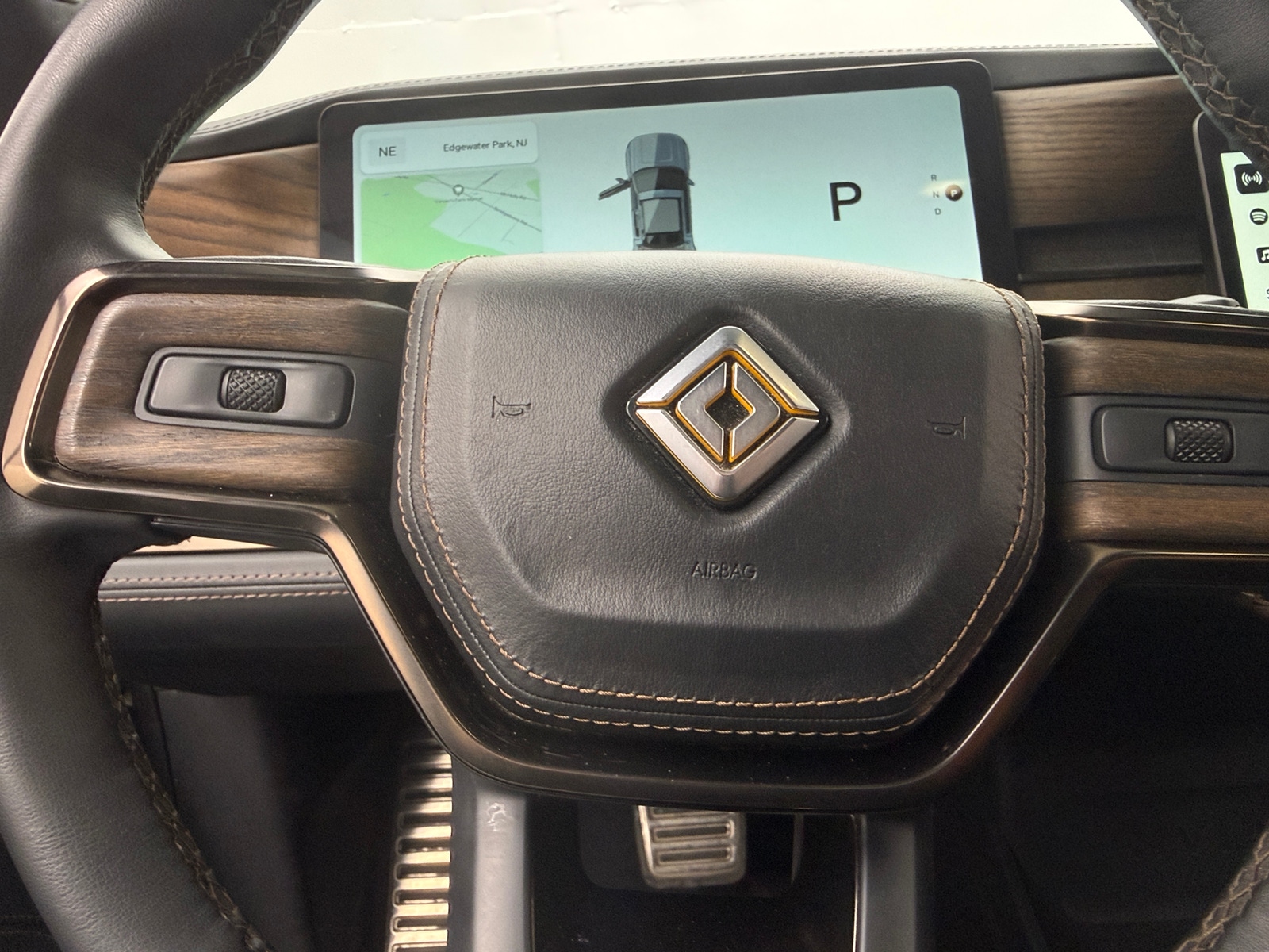 Thumbnail: 2025 Rivian R1T - 4