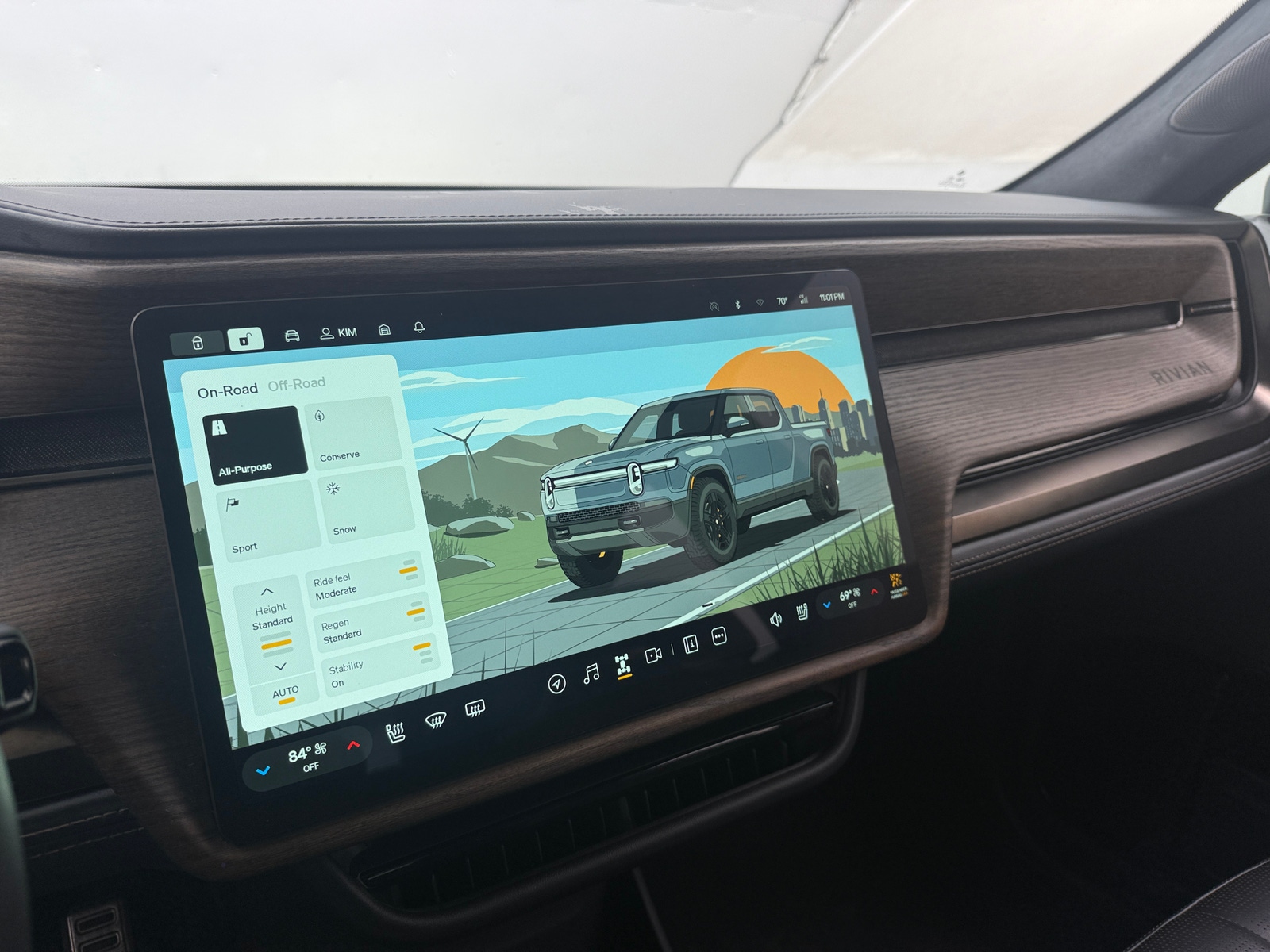 Thumbnail: 2025 Rivian R1T - 3